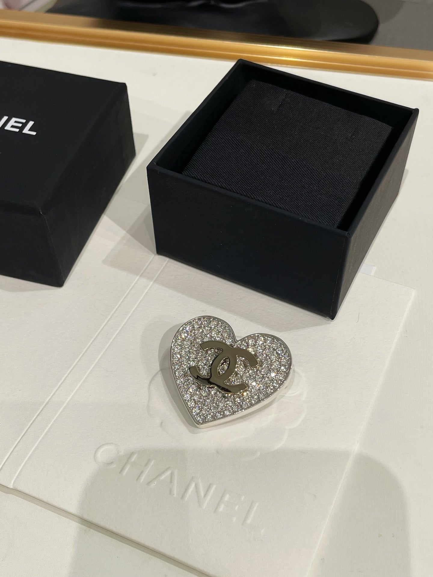 CC 26FW Heart Sliver Broochs 009