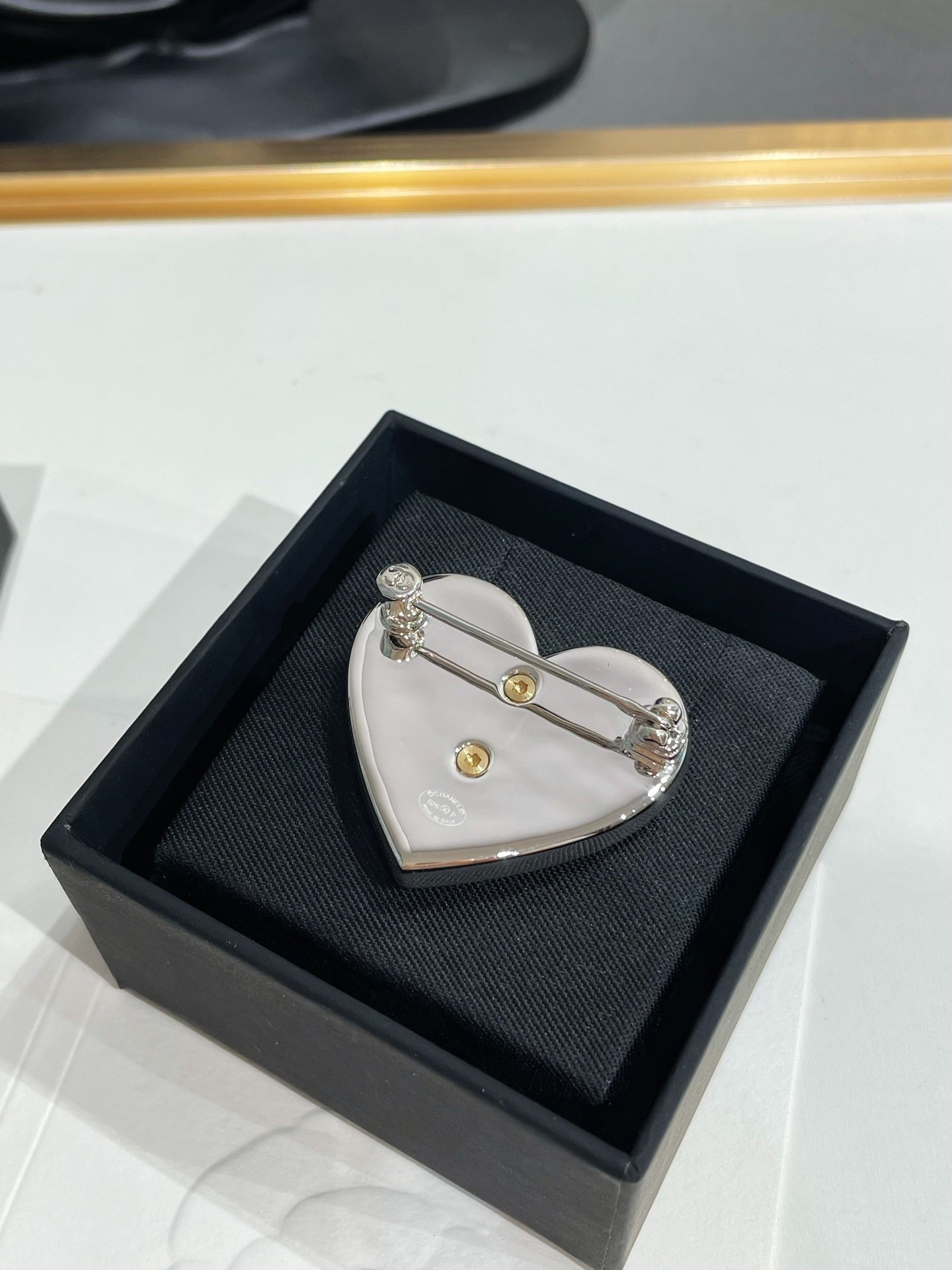 CC 26FW Heart Sliver Broochs 009