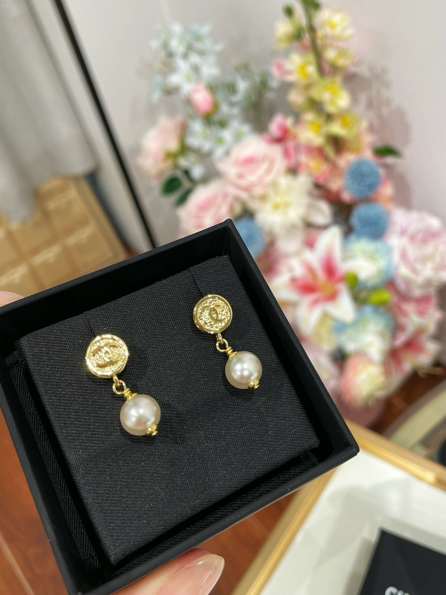 CC 26FW Gorgeous Pearl Gold Earrings 005