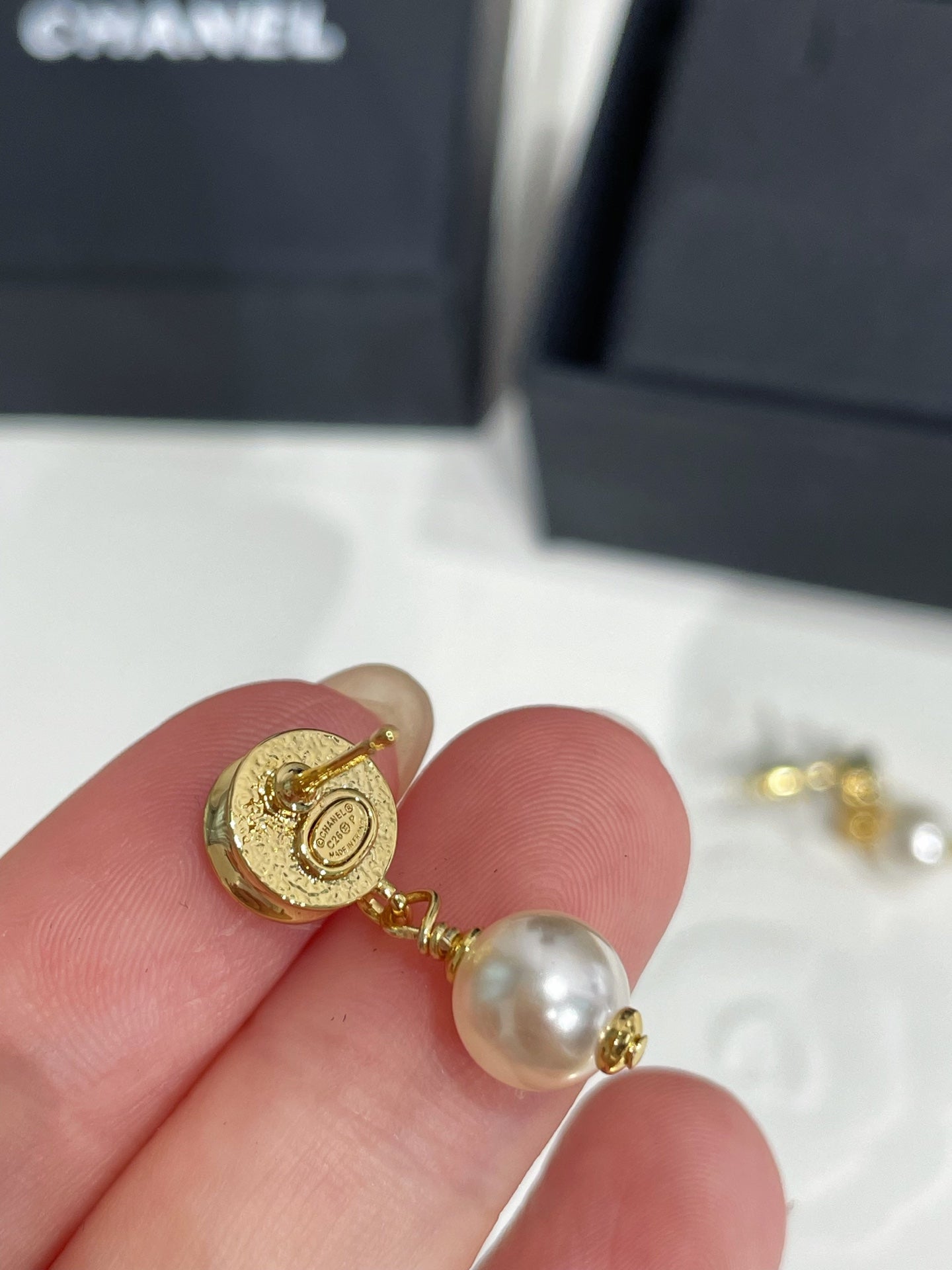 CC 26FW Gorgeous Pearl Gold Earrings 005