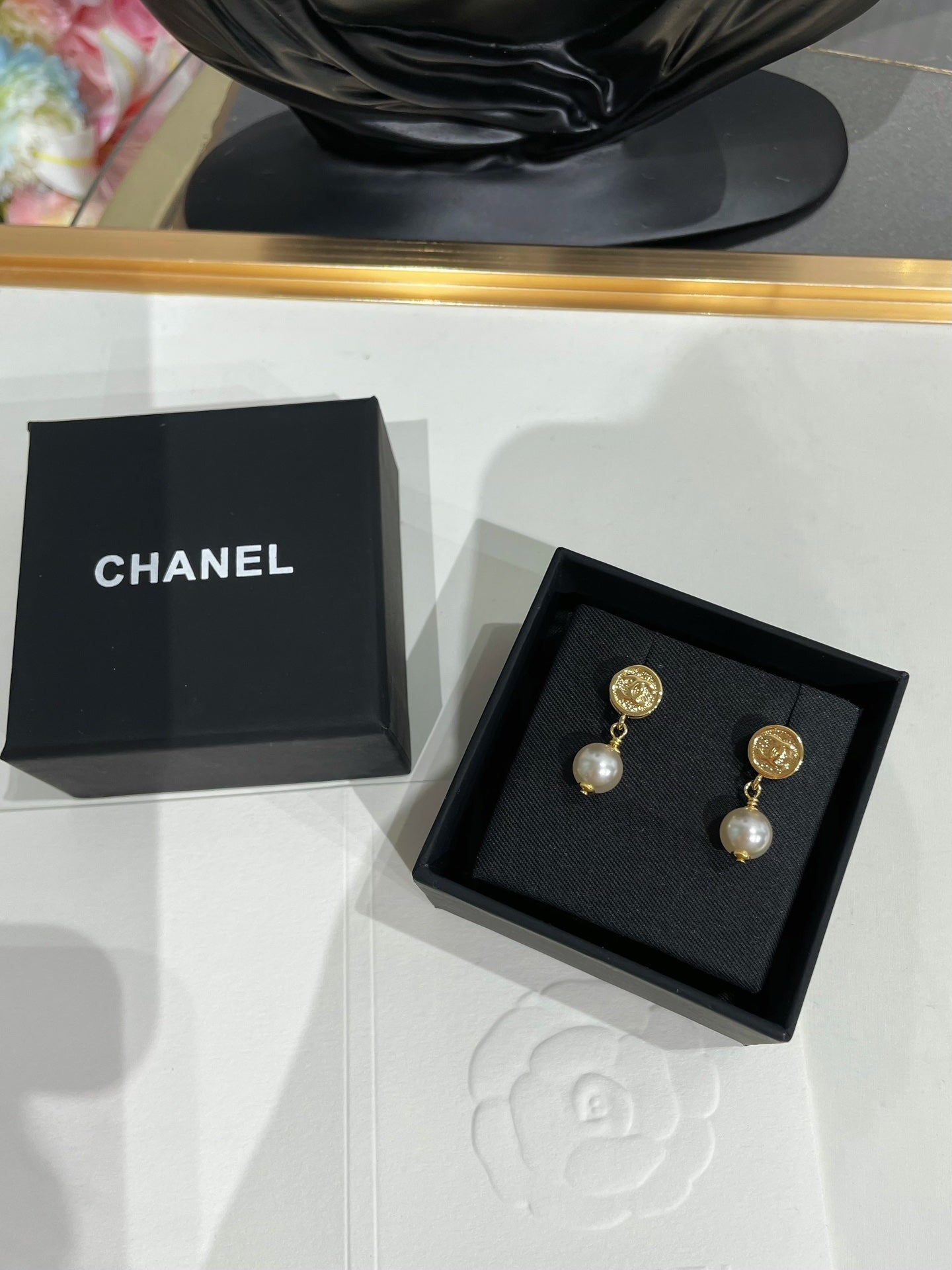 CC 26FW Gorgeous Pearl Gold Earrings 005