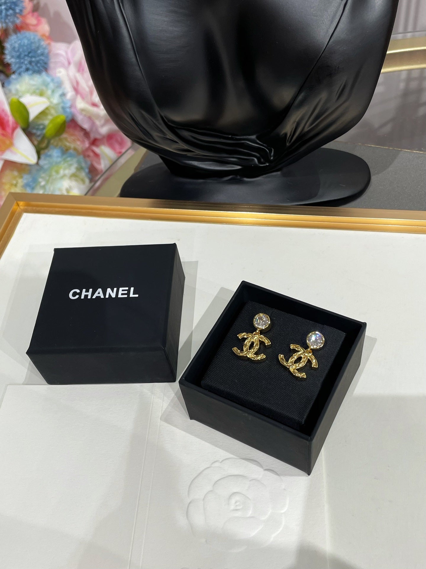 CC 26FW Gorgeous Gold Earrings 004