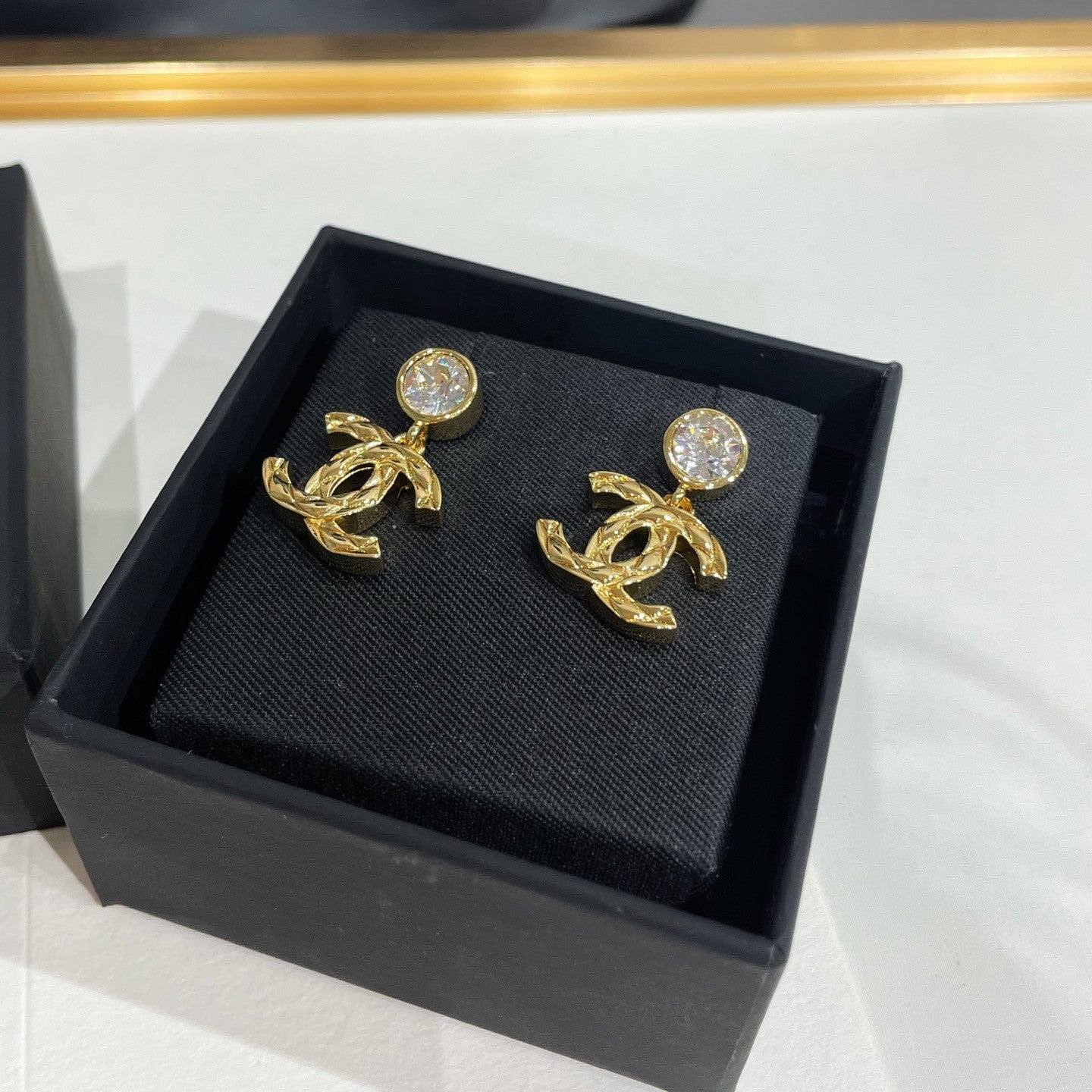 CC 26FW Gorgeous Gold Earrings 004