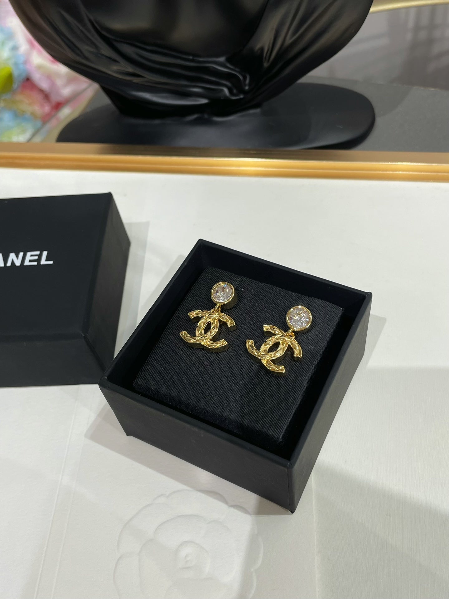 CC 26FW Gorgeous Gold Earrings 004