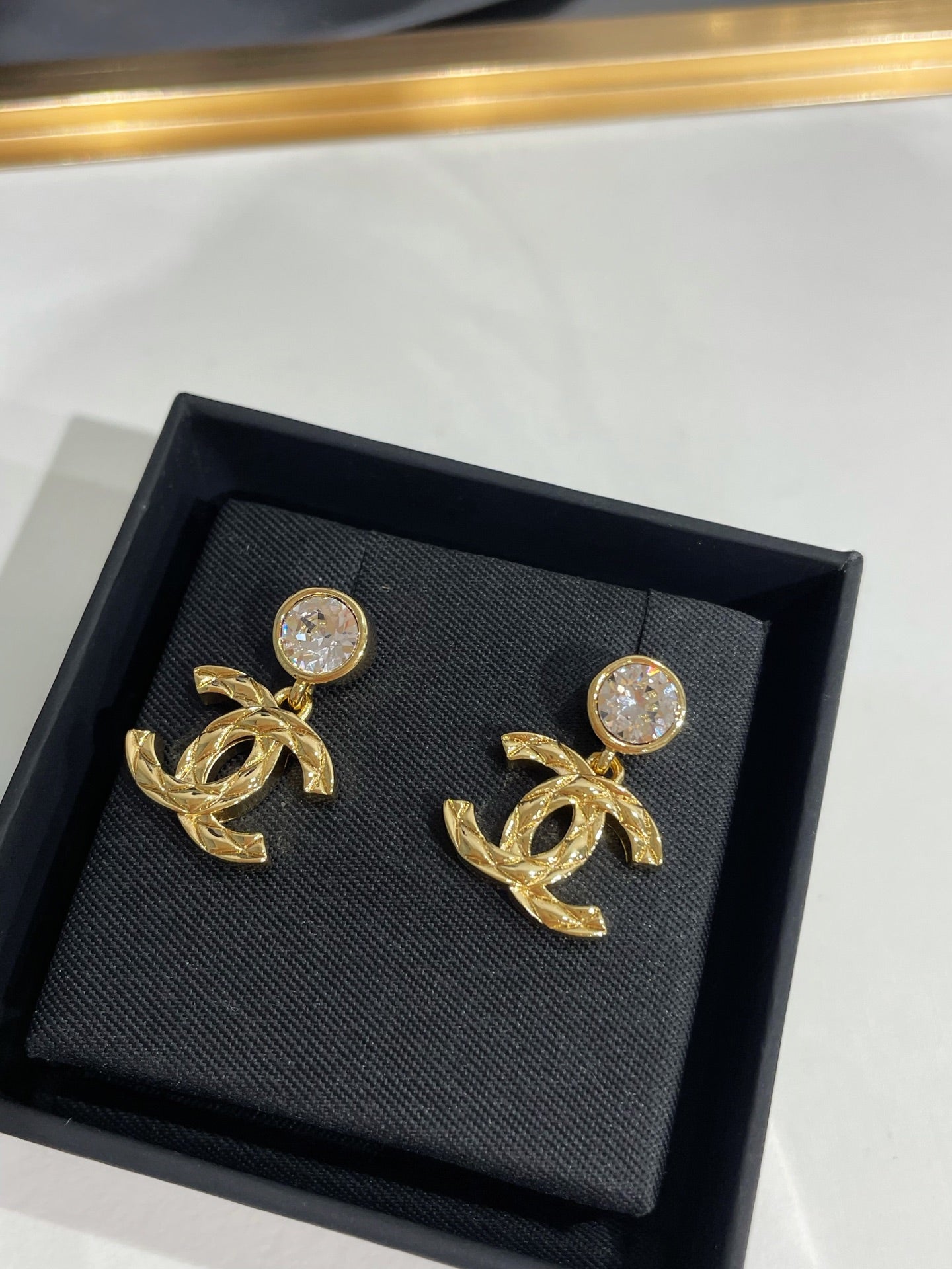 CC 26FW Gorgeous Gold Earrings 004