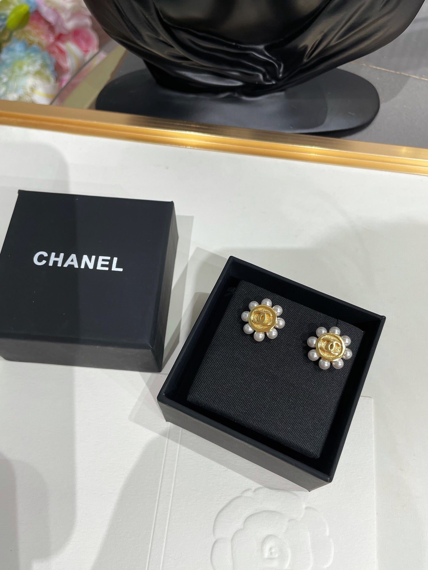 CC 26FW Gorgeous Pearl Gold Earrings 003