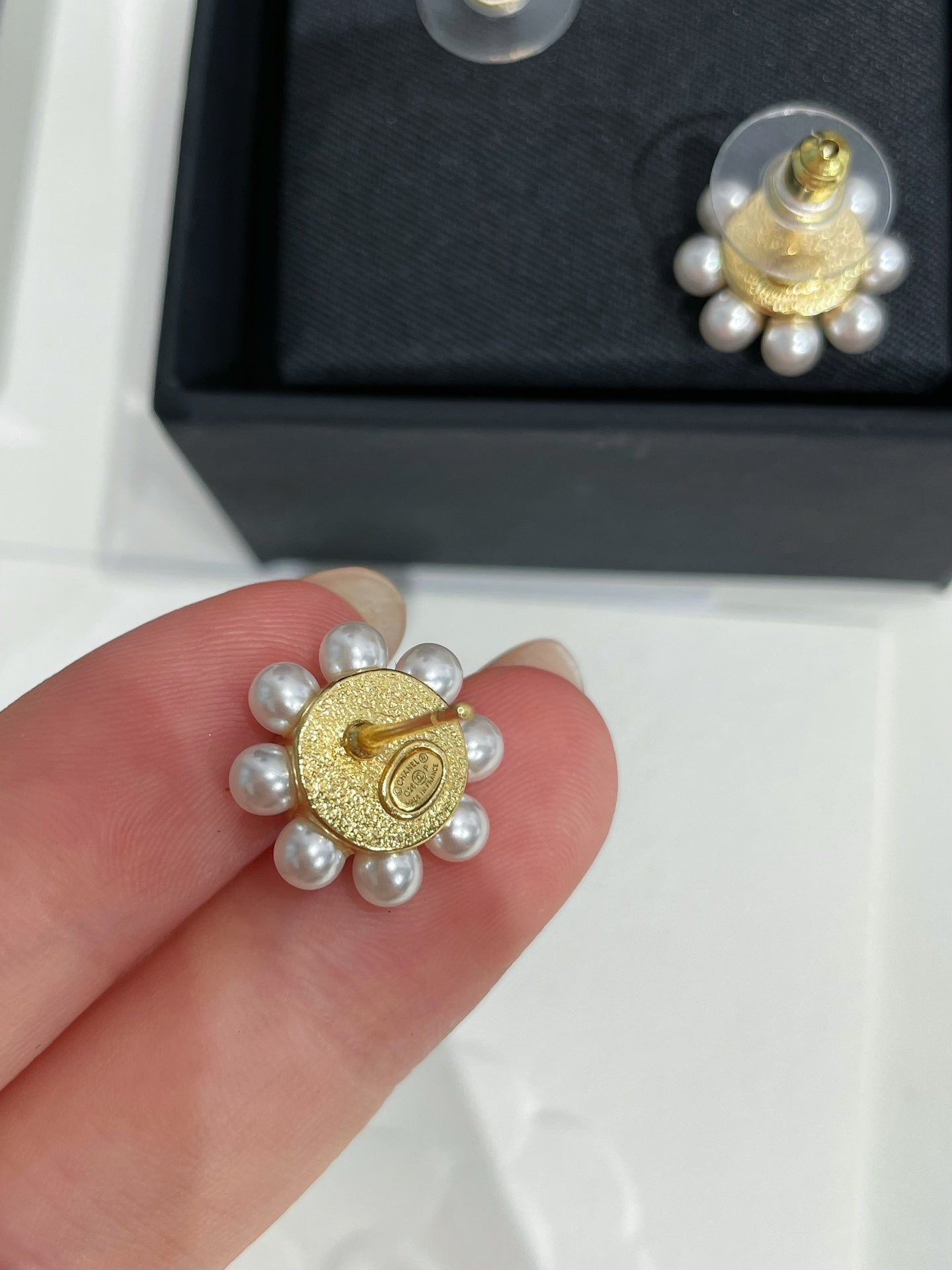 CC 26FW Gorgeous Pearl Gold Earrings 003