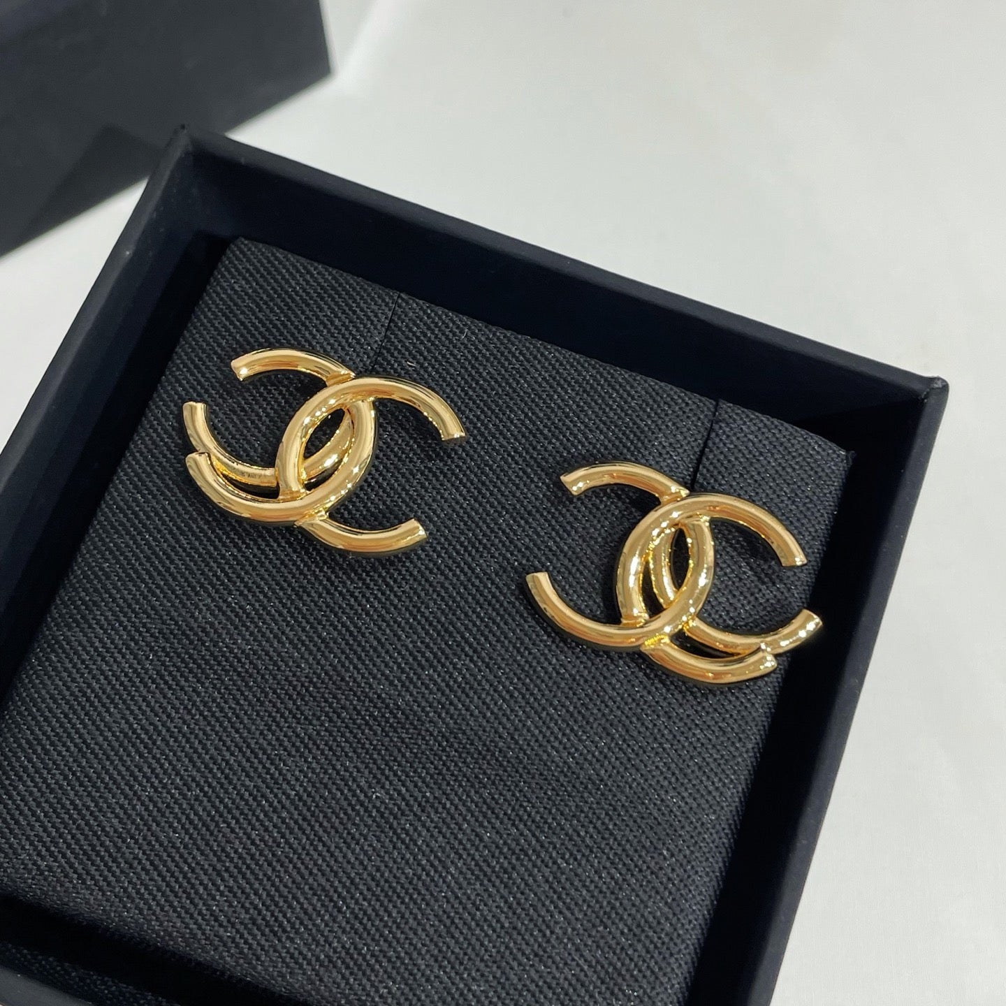 CC 26FW Gorgeous Earrings 001