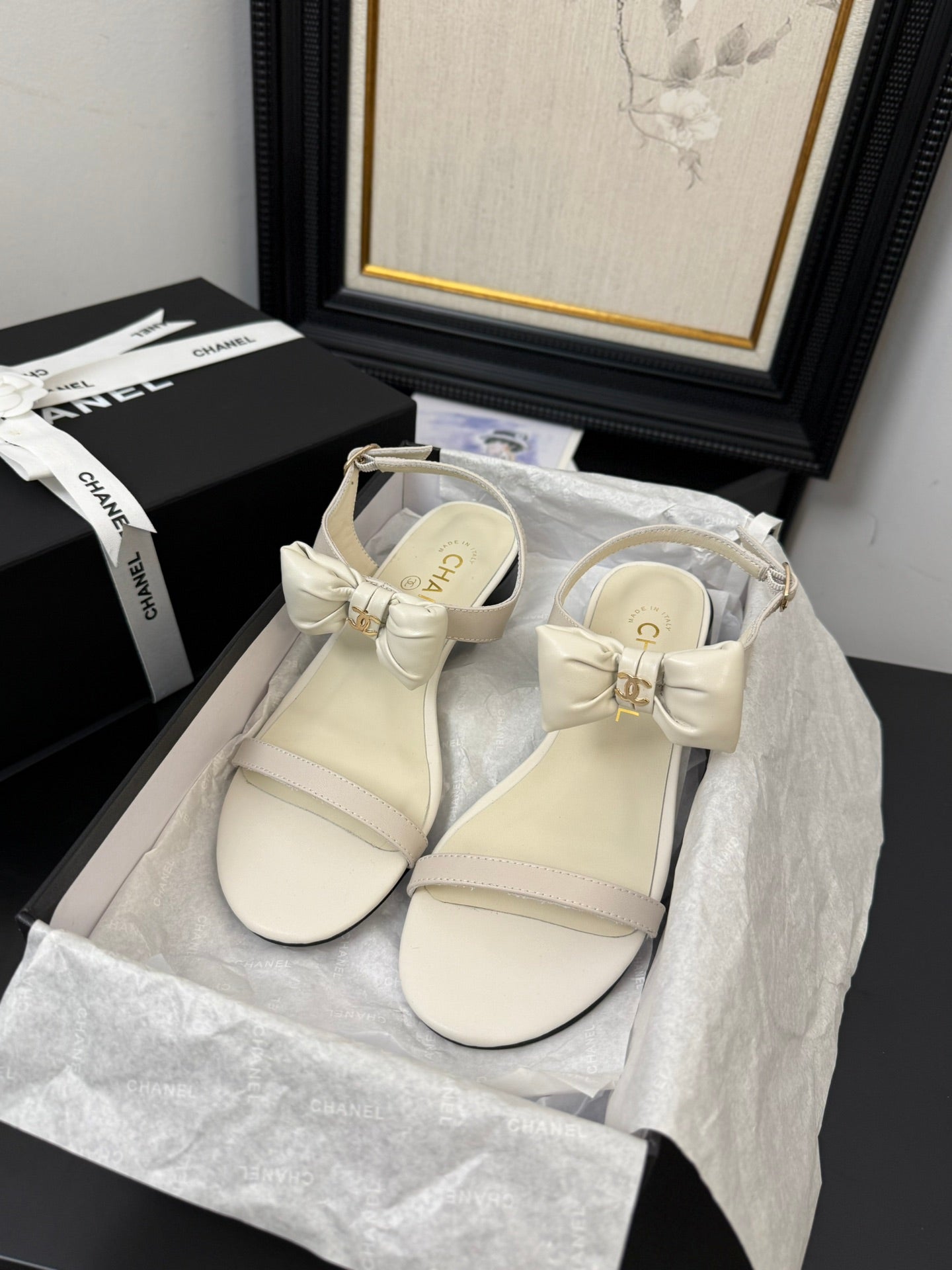CC 25 Bow Attached Sandals White Sheepskin 233419