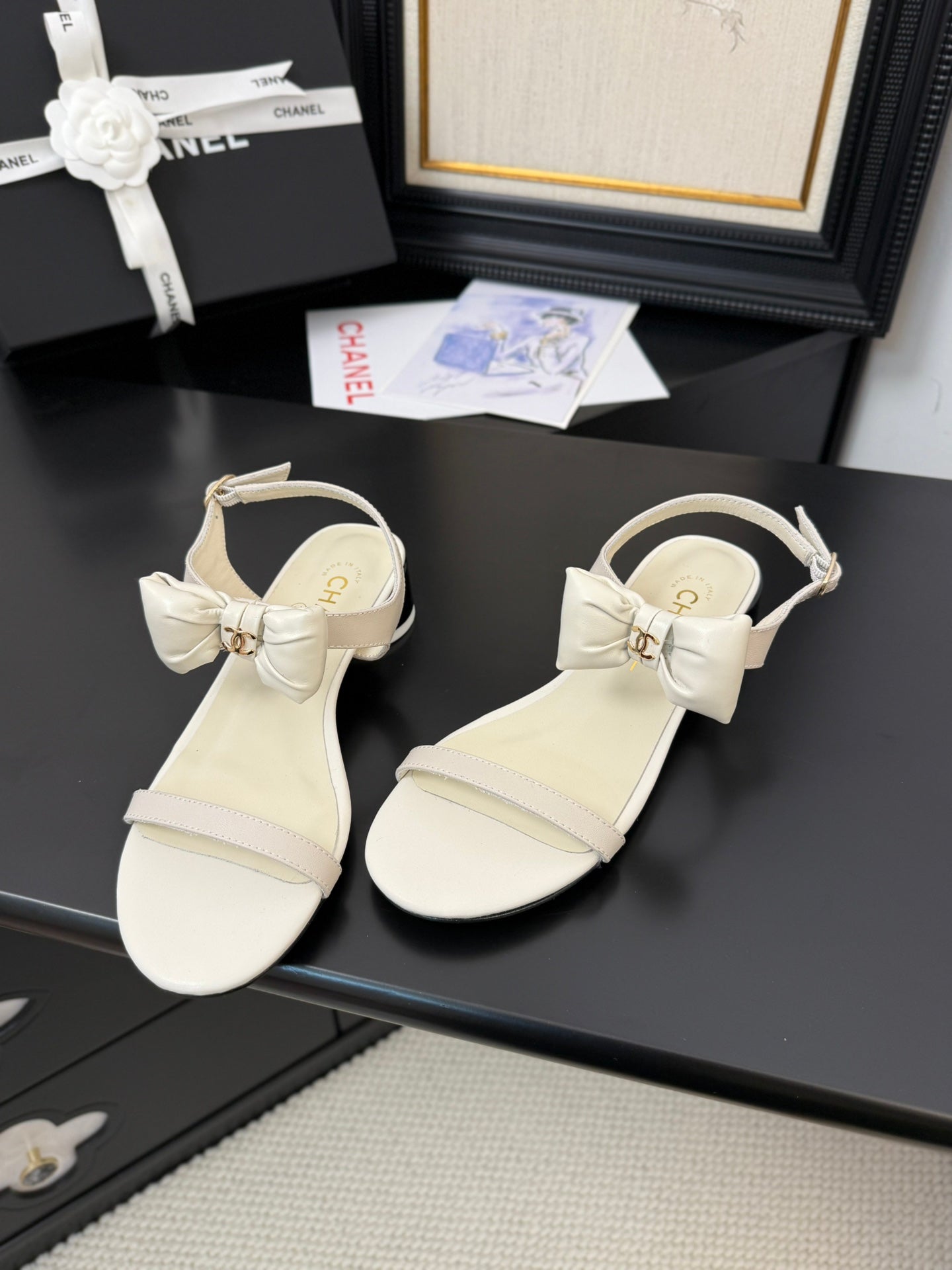 CC 25 Bow Attached Sandals White Sheepskin 233419