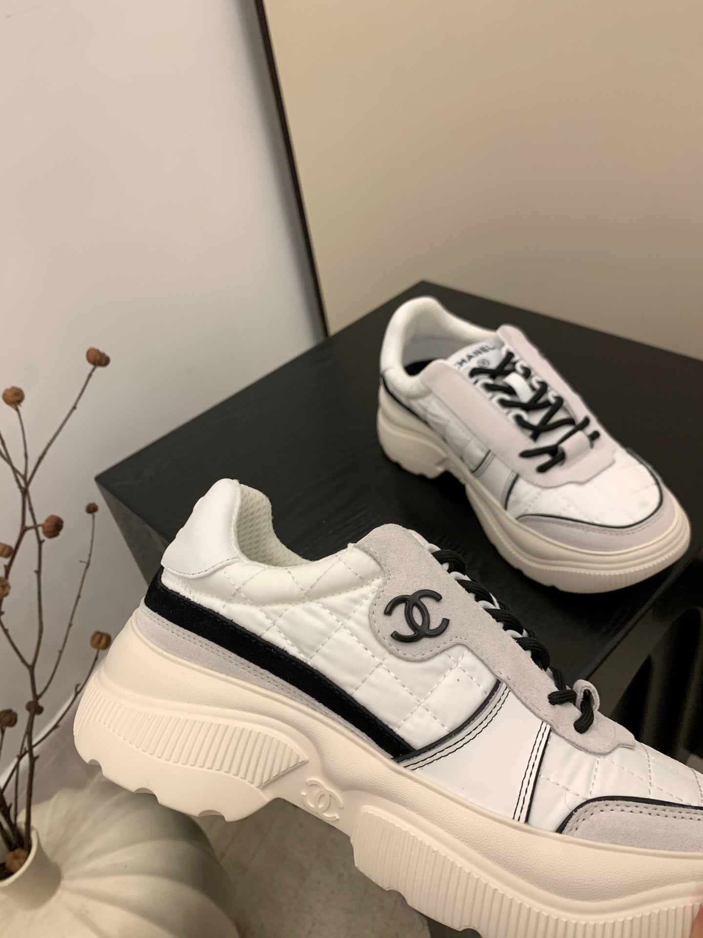CC Alexander McQueen Sneakers Cream Gray Black Leather and Ceiling Fabric 537191