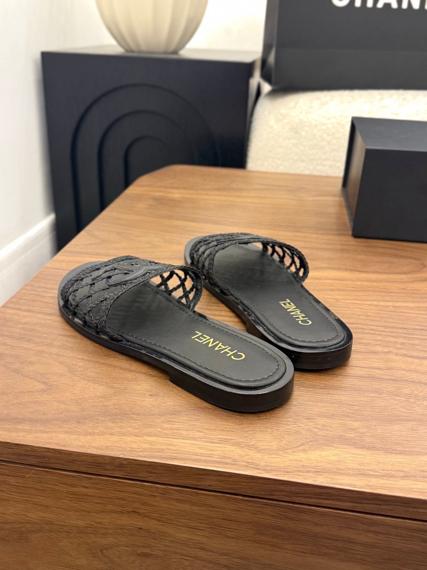 CC 26s Woven Slippers Black Leather 850325