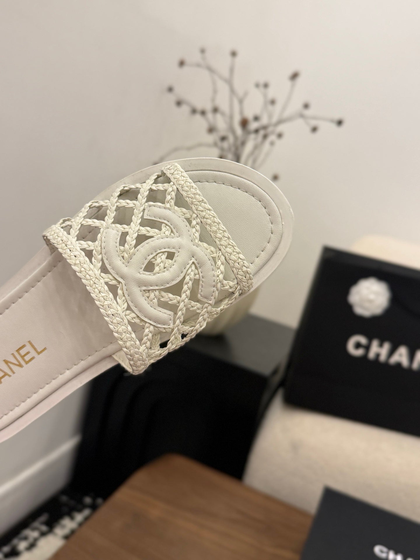 CC 26s Woven Slippers White Leather 850326
