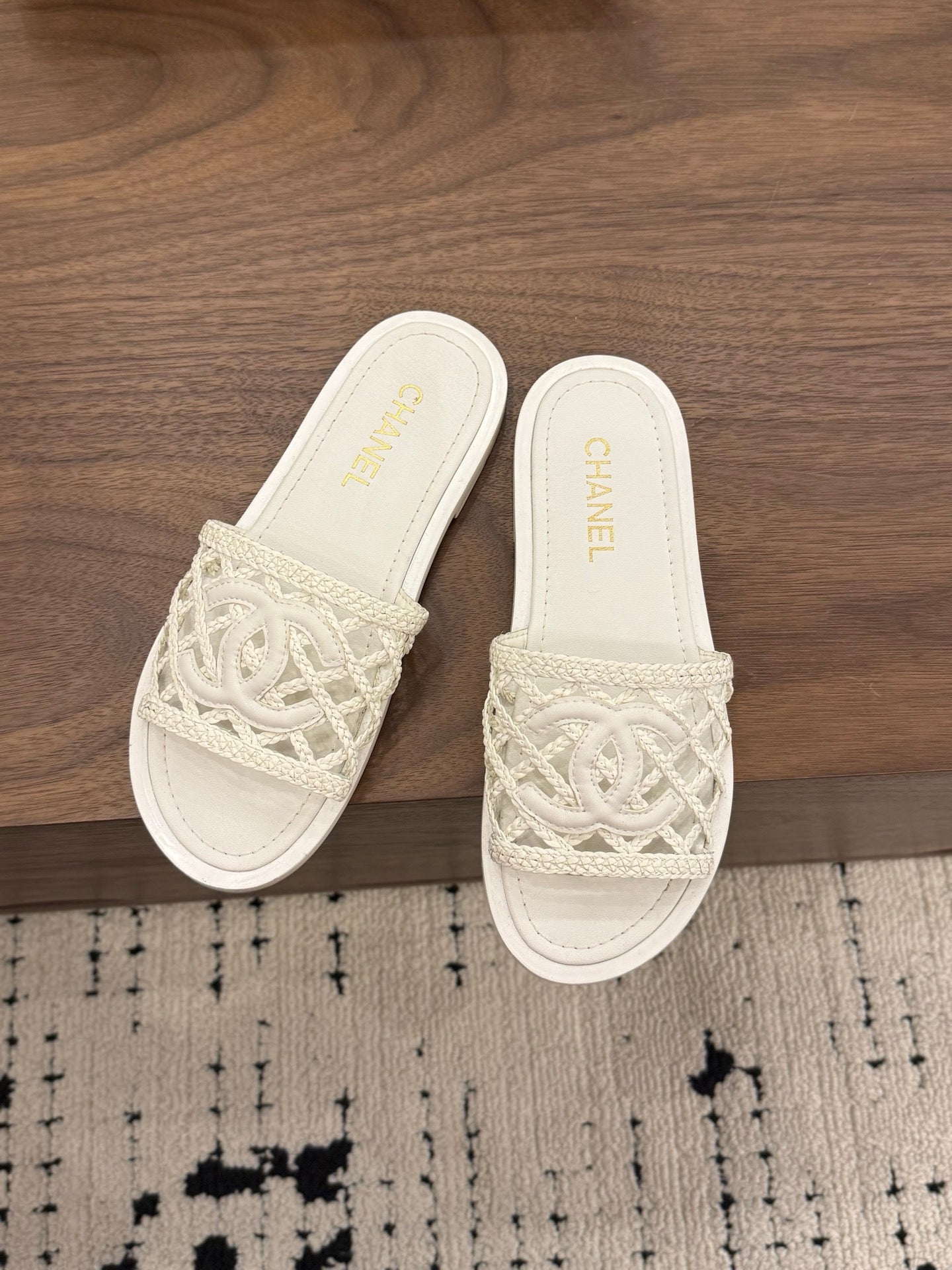 CC 26s Woven Slippers White Leather 850326