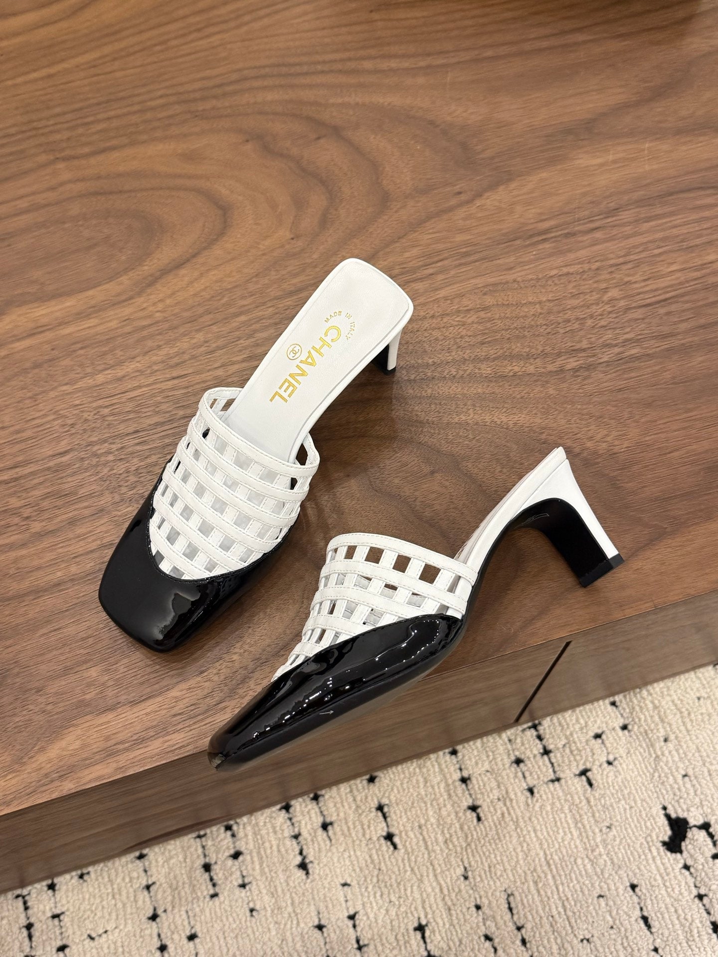 CC 26s Woven Mule High-Heeled Sandals White Black Leather 850119