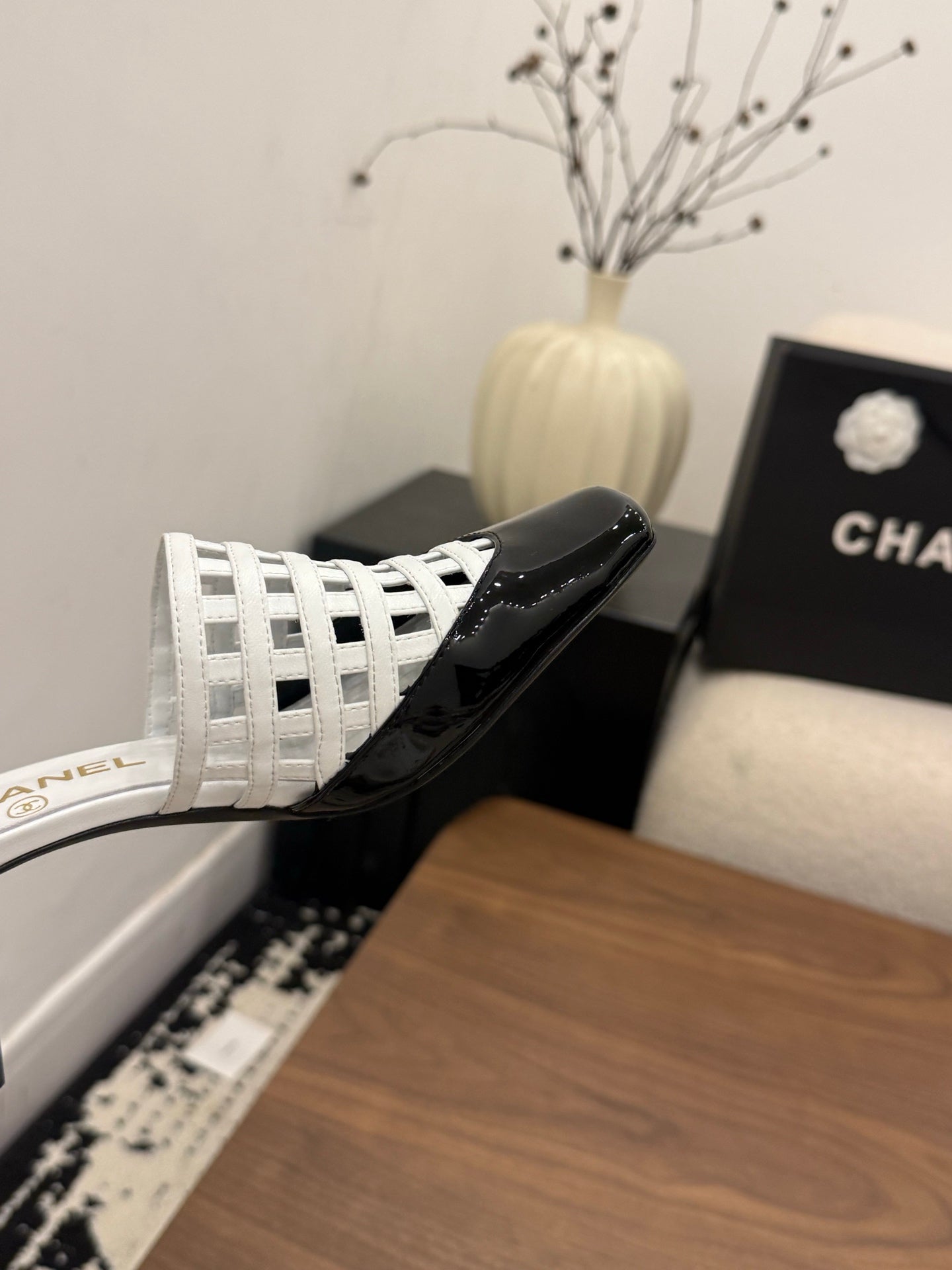 CC 26s Woven Mule High-Heeled Sandals White Black Leather 850119