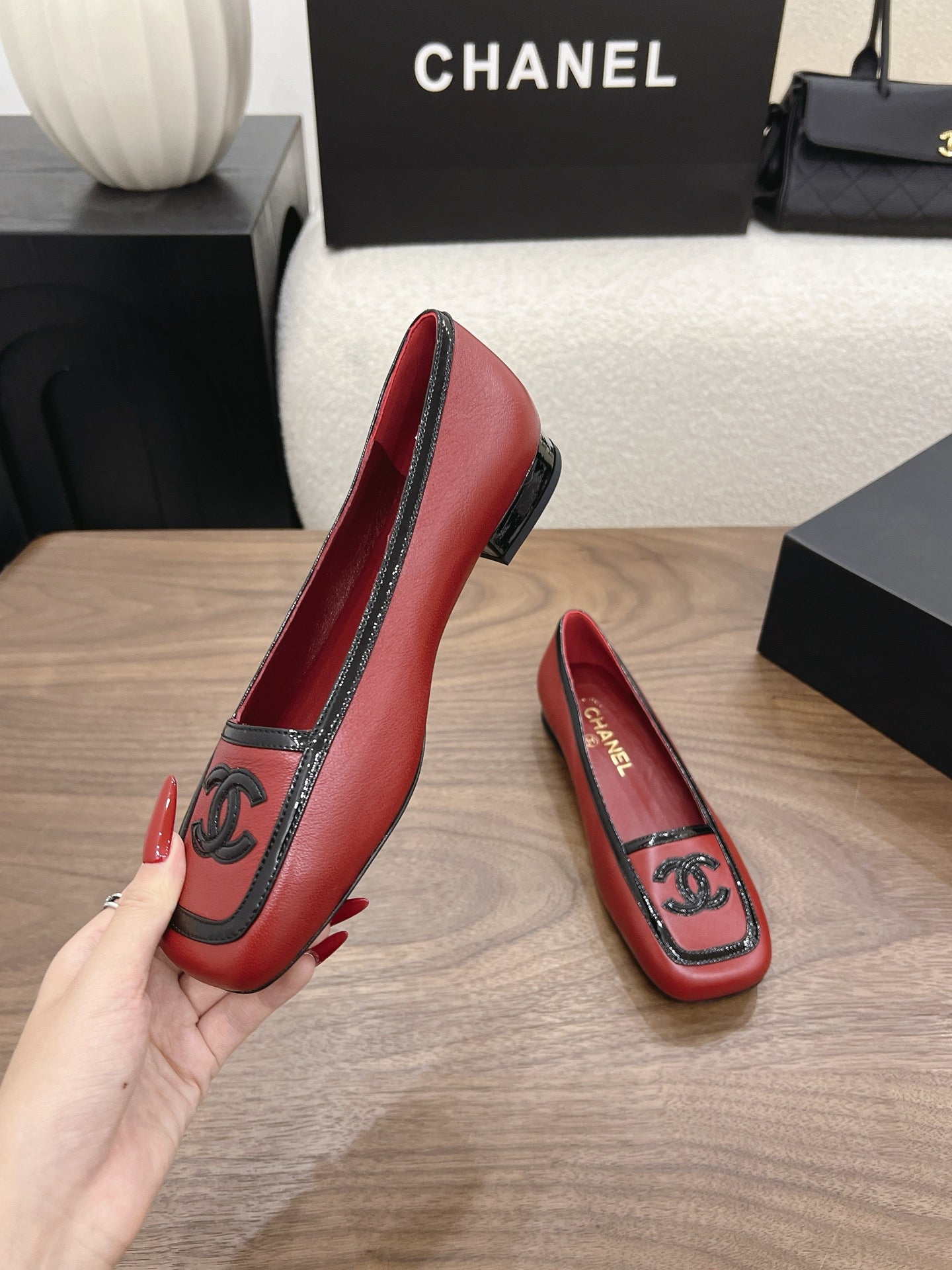 CC 26s Ballet Flat Black Burgundy Lambskin Patent Leather 915316