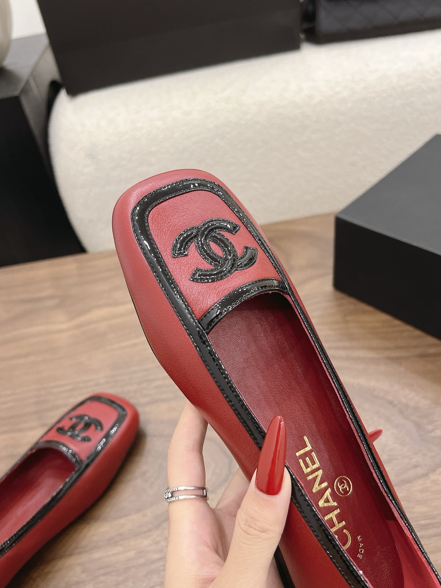 CC 26s Ballet Flat Black Burgundy Lambskin Patent Leather 915316