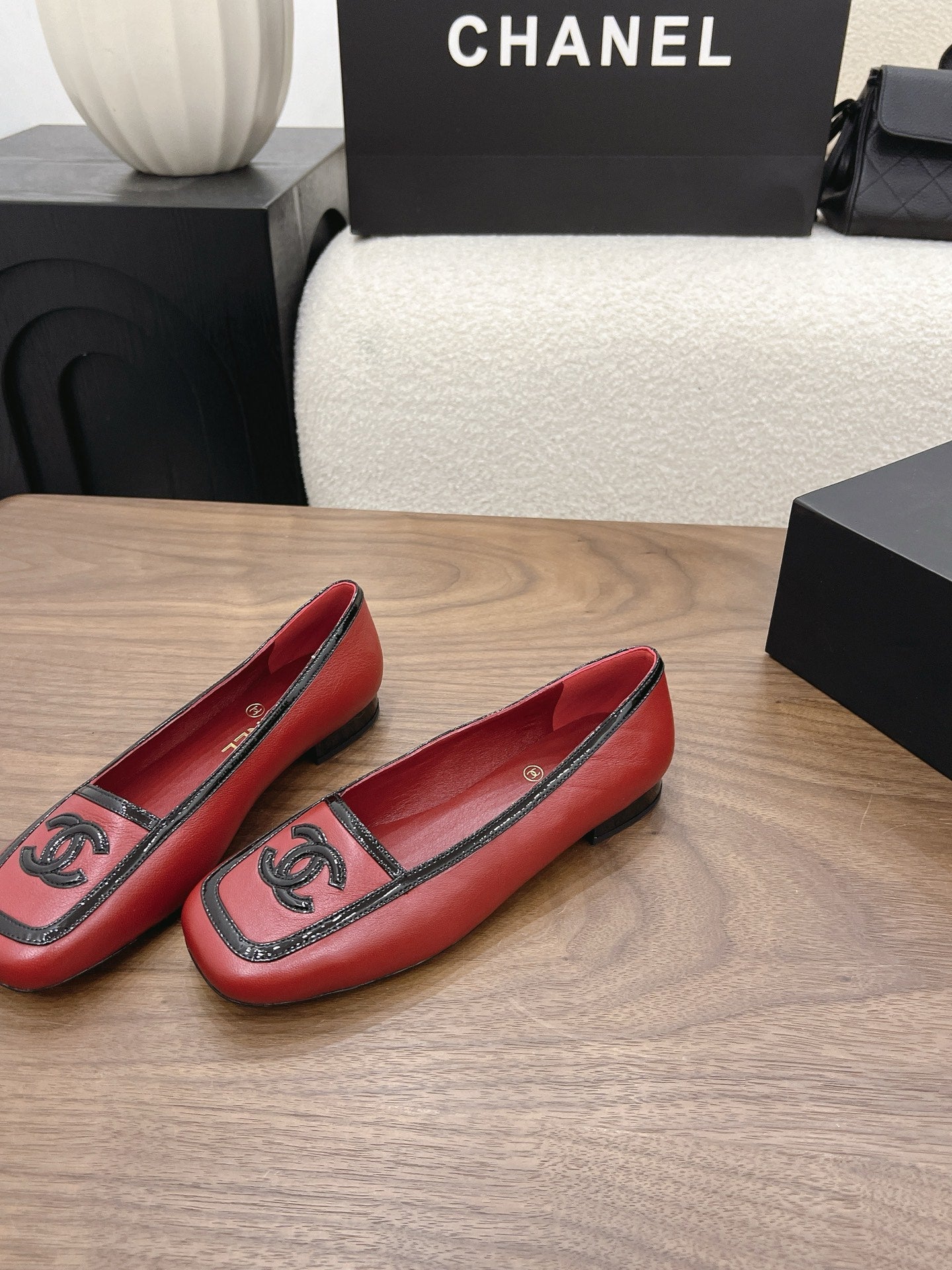 CC 26s Ballet Flat Black Burgundy Lambskin Patent Leather 915316