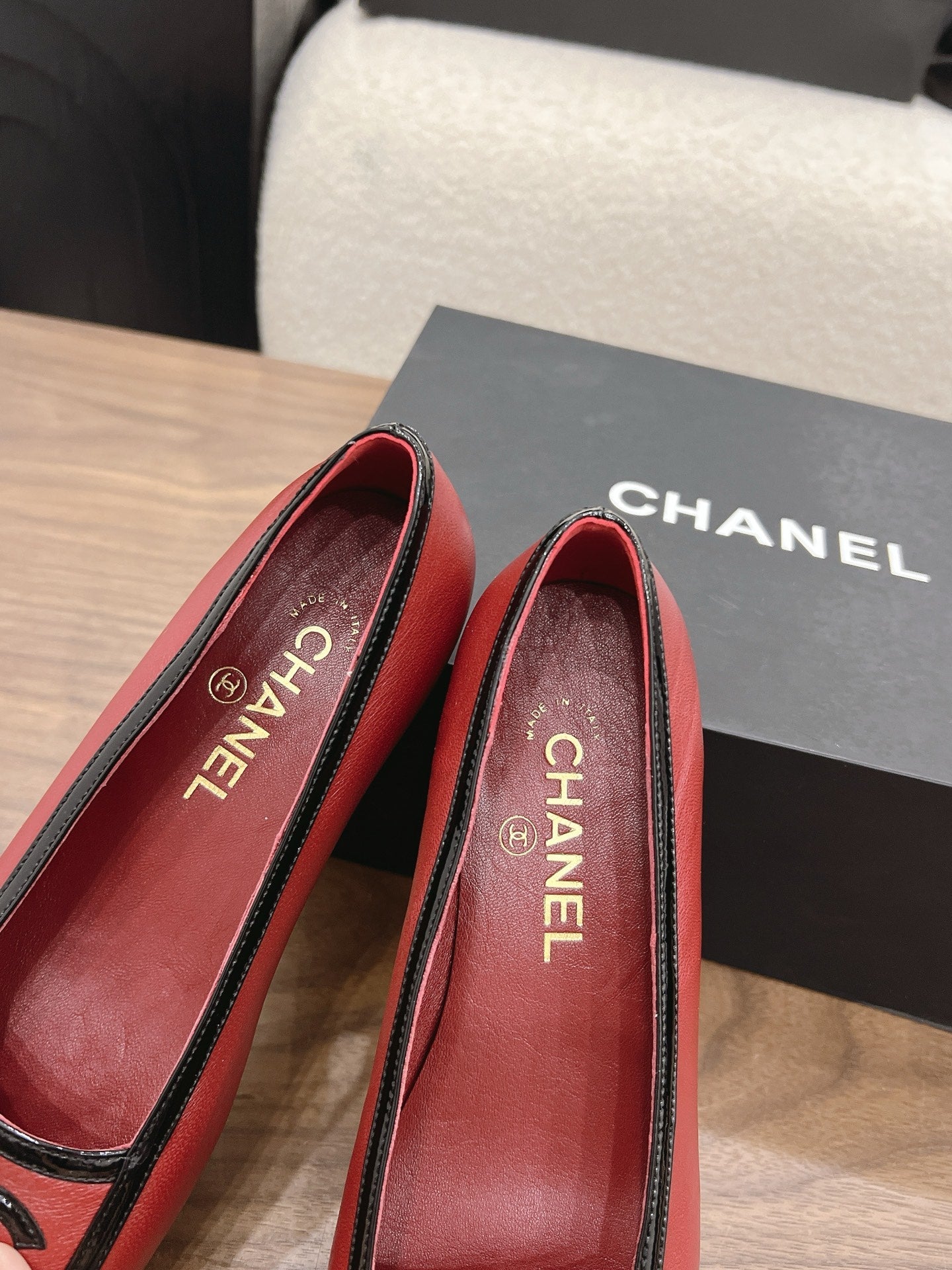 CC 26s Ballet Flat Black Burgundy Lambskin Patent Leather 915316