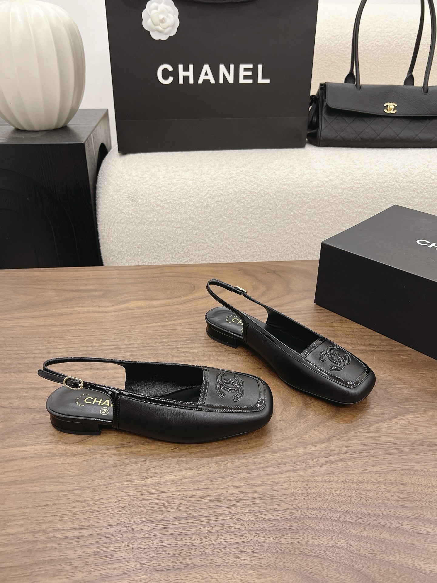 CC 26s Slingback Black Lambskin Patent Leather 915321