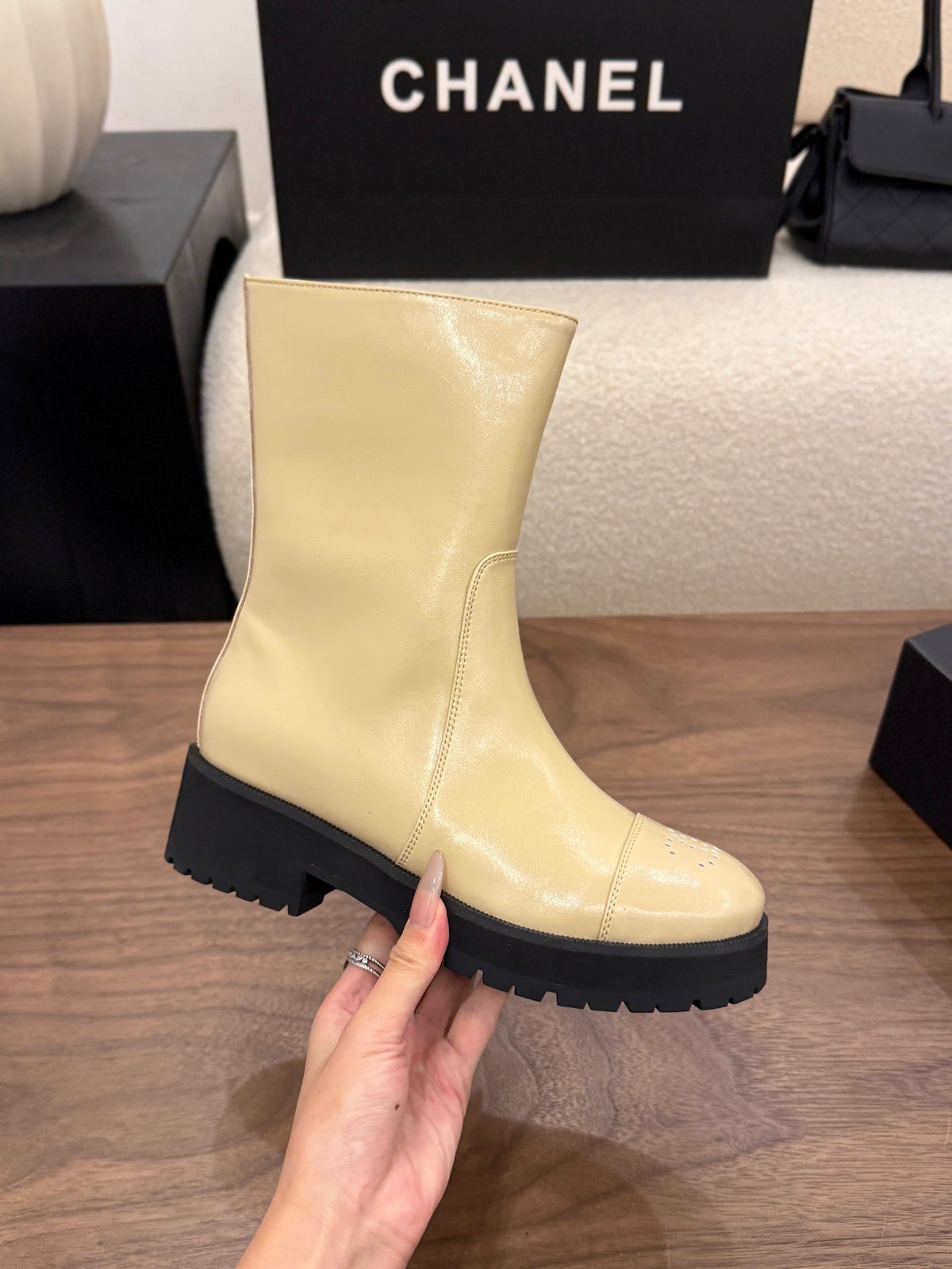 CC 26B Mid-Calf Boots 4.5cm Beige Leather 122438