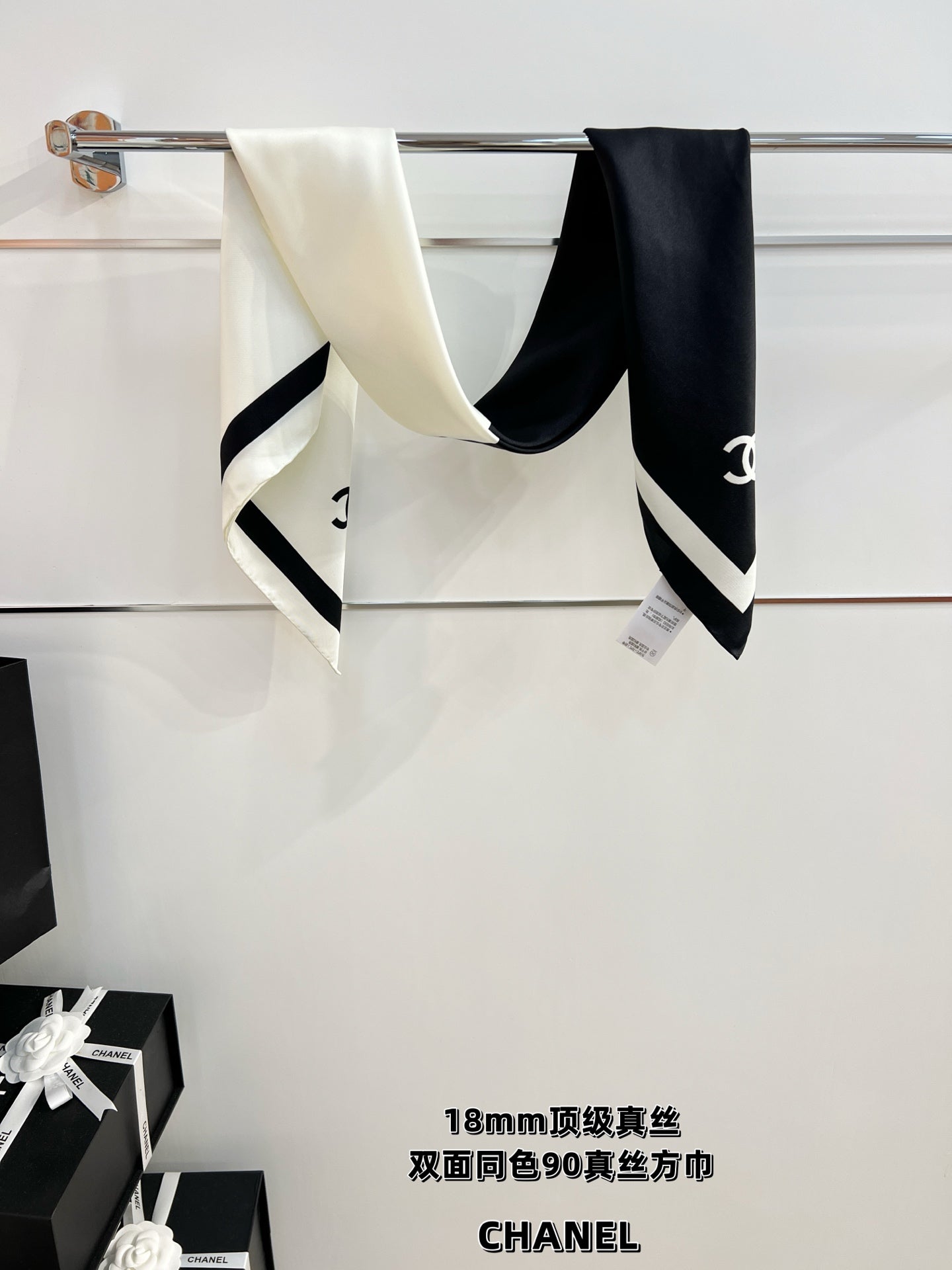 CC Scarf 90x90 White Black Silk Twill 204019
