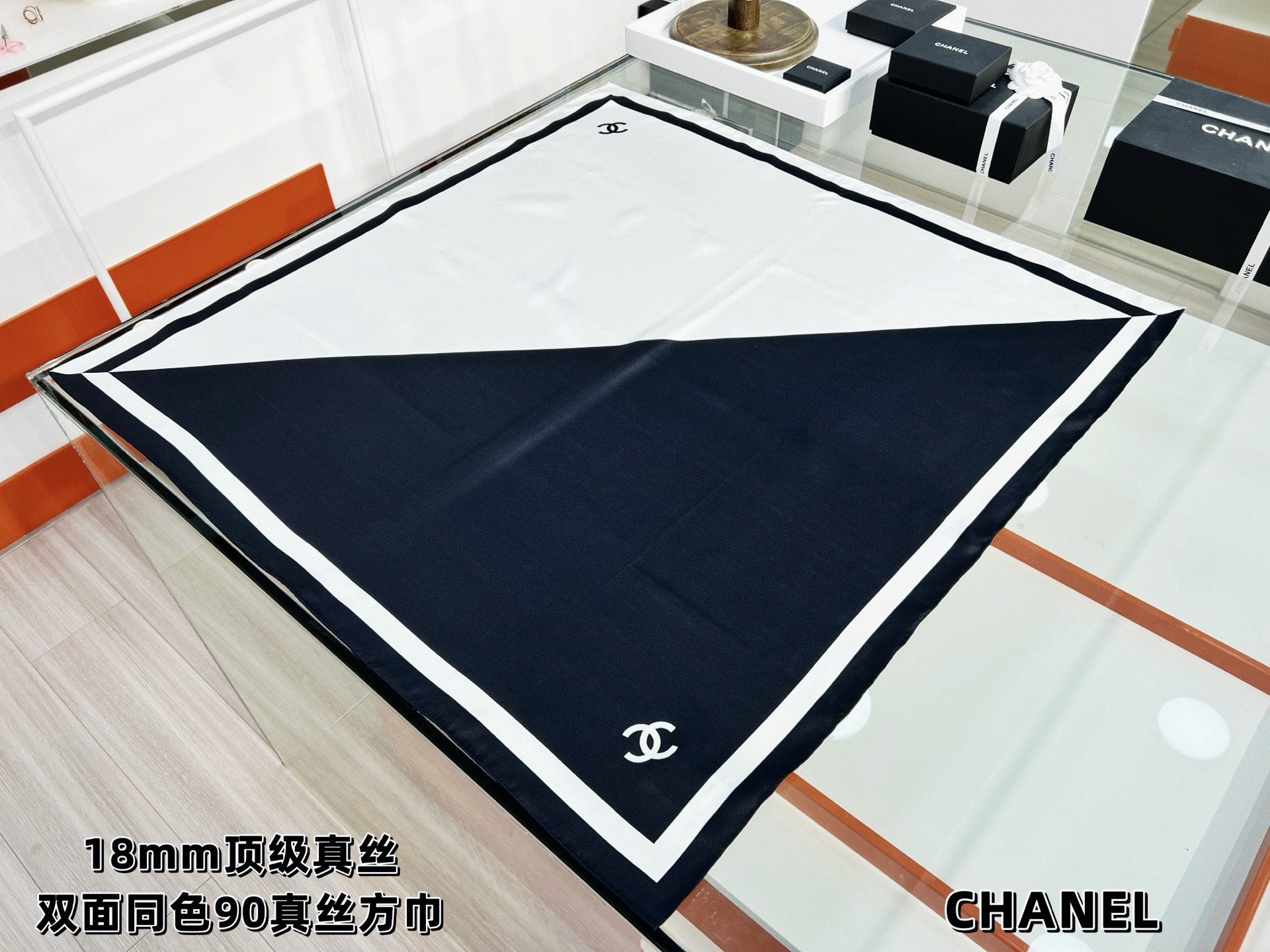 CC Scarf 90x90 White Black Silk Twill 204019