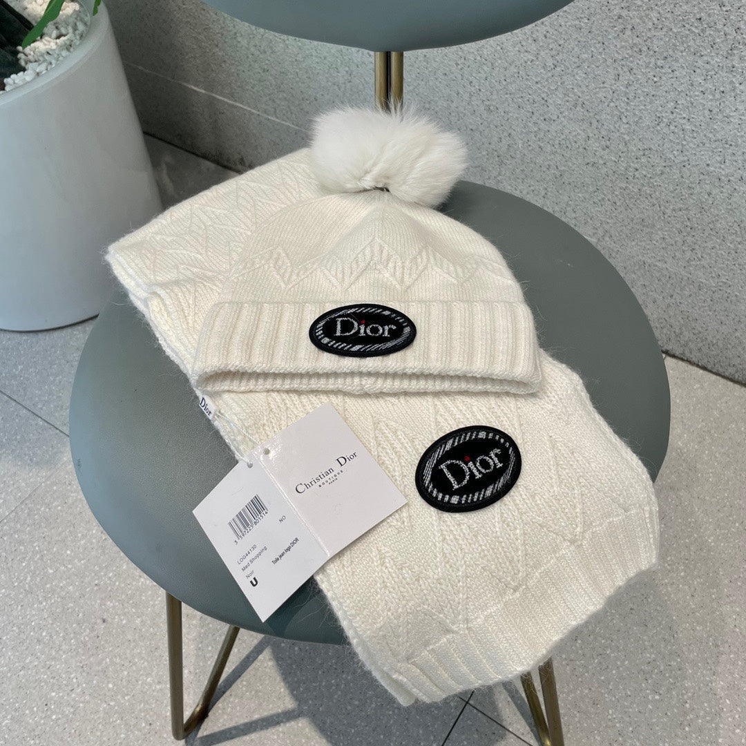 SET KNITTED SCARF AND HAT IN WHITE WOOL AND FOX FUR 434630