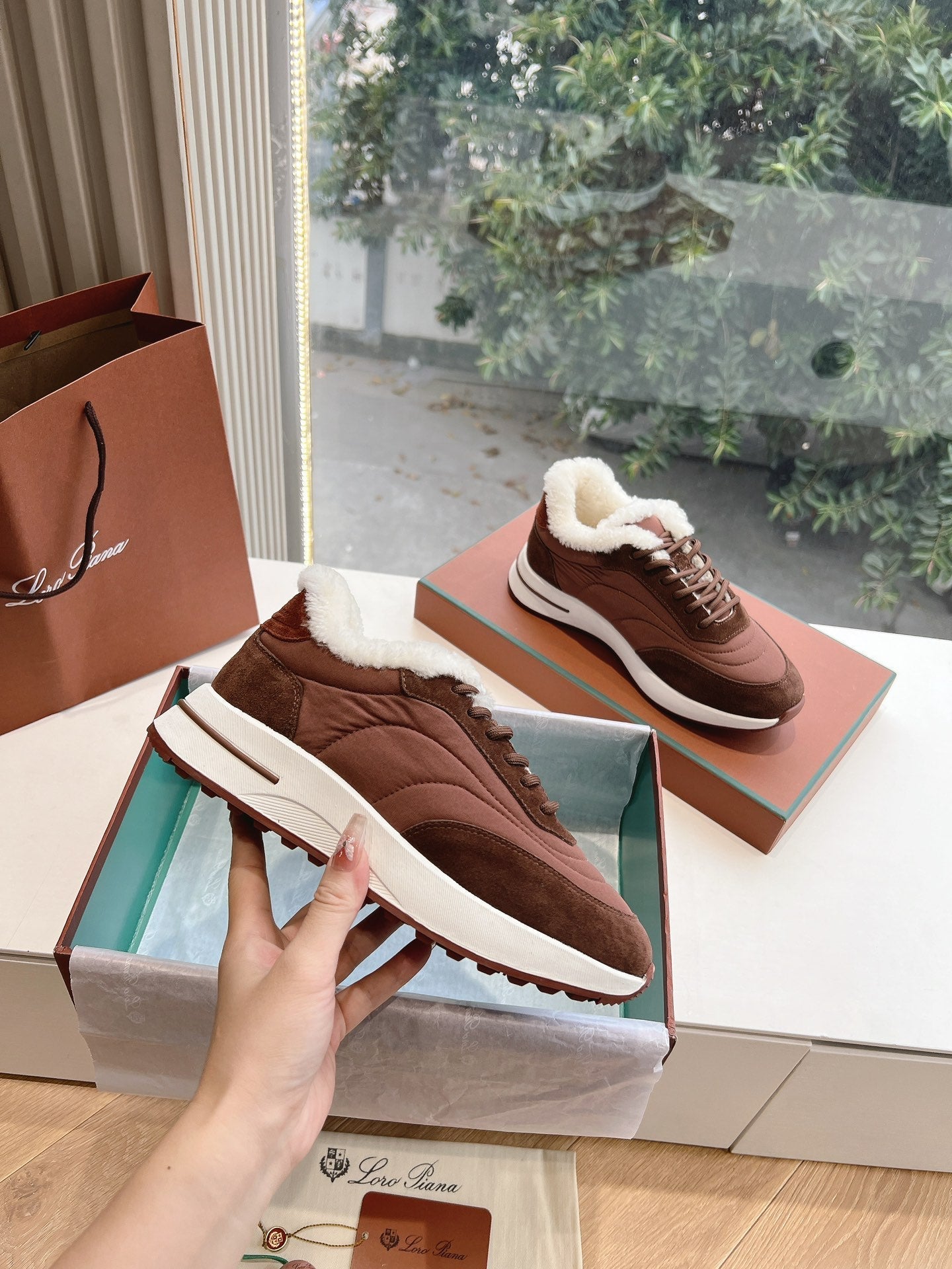 LP Weekend Walk Sneaker Coffee & Chocolate Brown Fur Suede 549511