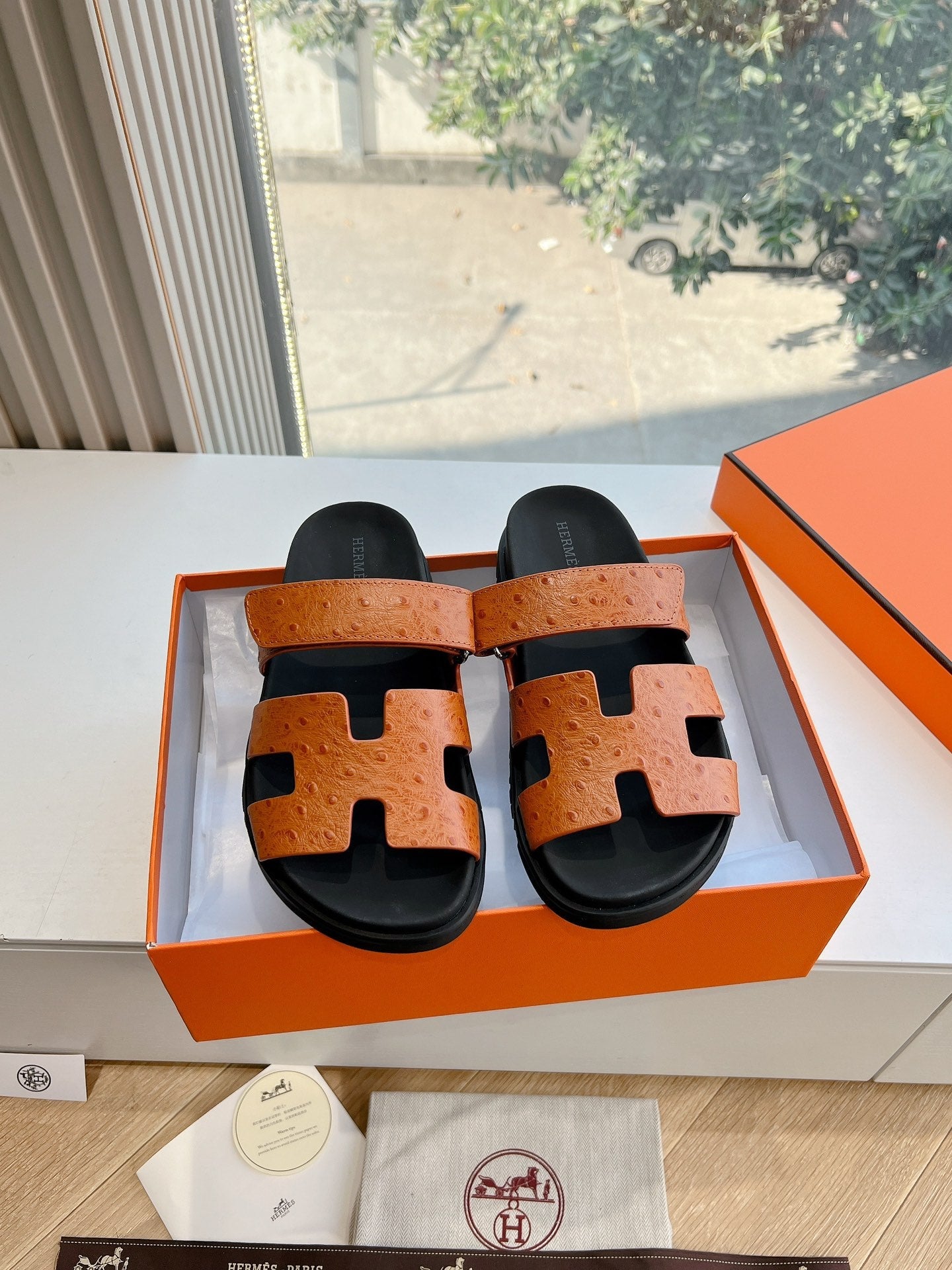 HM Chypre Sandal Brownie Brown Ostrich Leather 202802