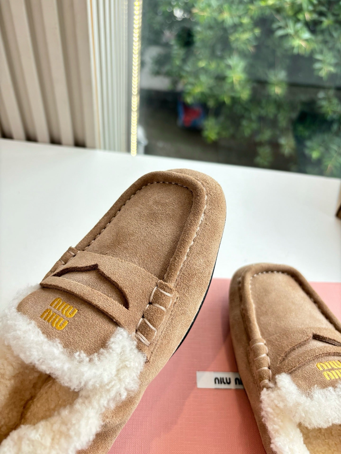 Miu 26s Ruches Loafers Khaki Suede Shearling 994146