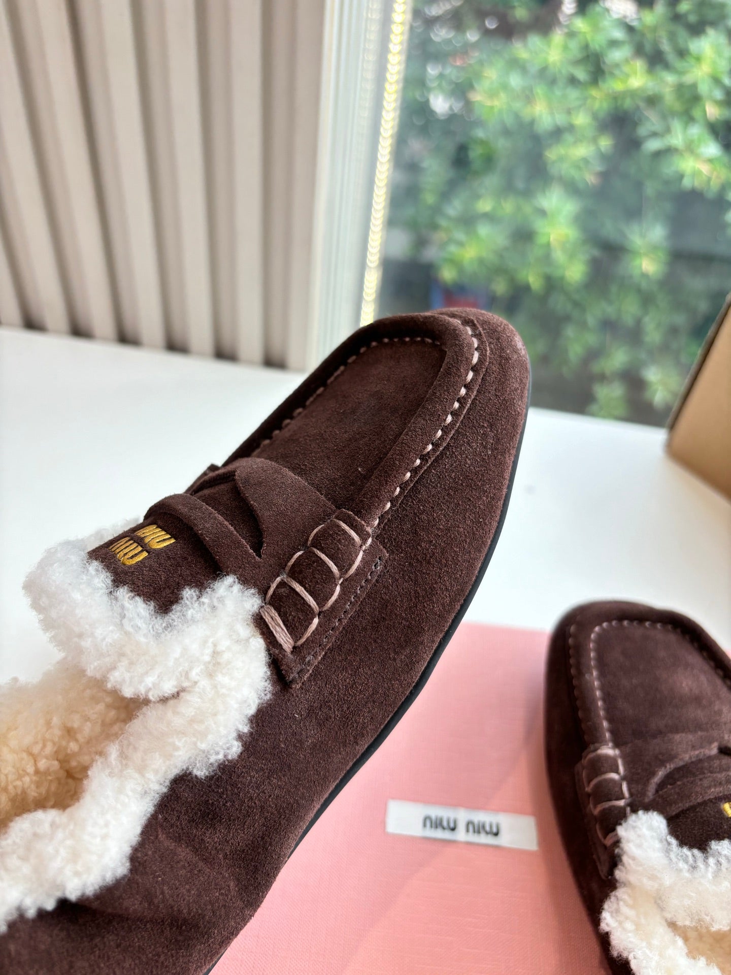 Miu 26s Ruches Loafers Dark Brown Suede Shearling 994149