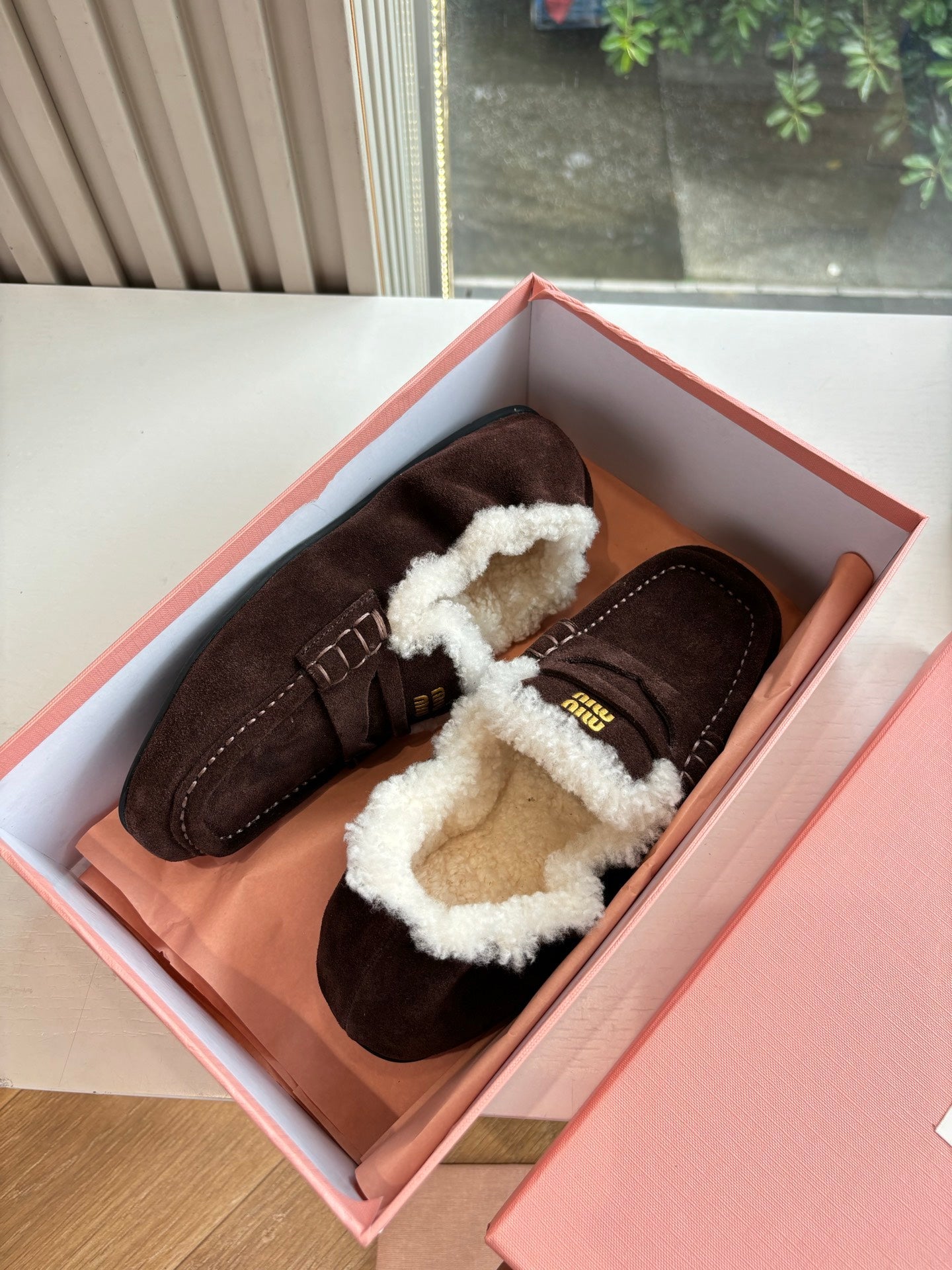 Miu 26s Ruches Loafers Dark Brown Suede Shearling 994149