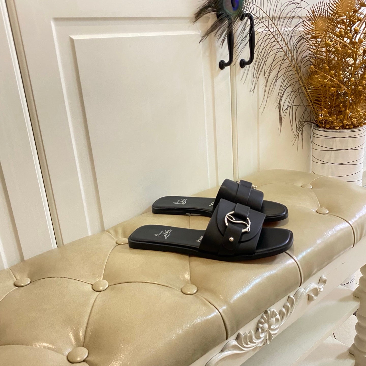 CL 26s Flat Sandal Black Leather 687810