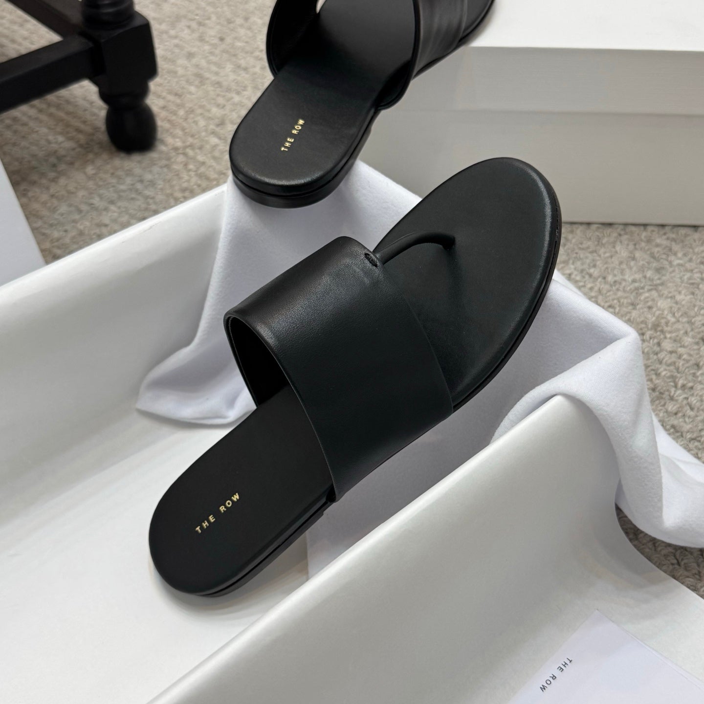 Signum Flat Sandal in Black Calfskin 290731