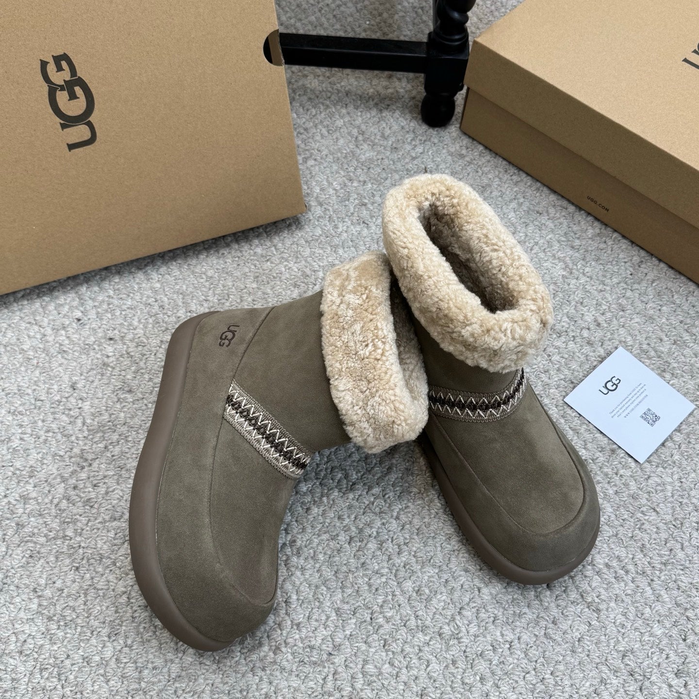 UGG 25ss Ankle Boots Muted Grey Sheep Fur Suede 523104