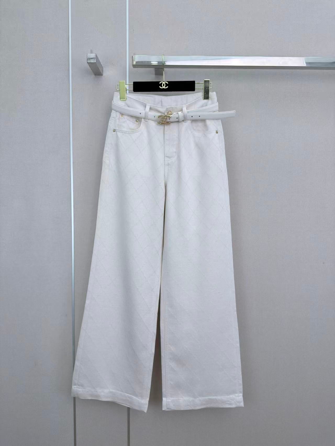 CC 26s Quilted Straight-Leg Jeans White Denim 399262
