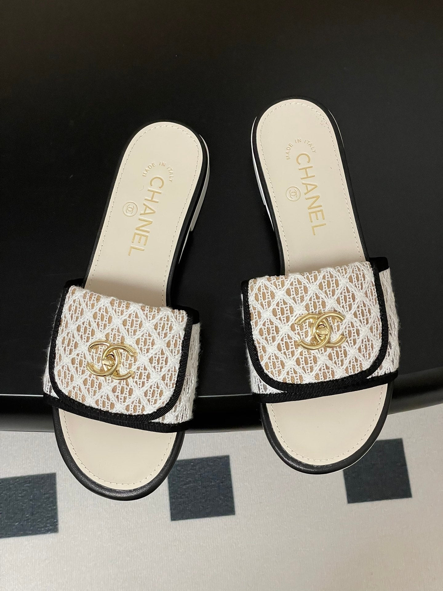 CC 25S Buckle Bag Mule White Mix Black Lace Fabric and Sheepskin 247590