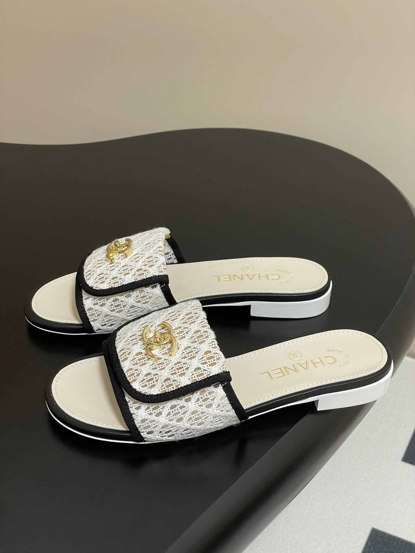 CC 25S Buckle Bag Mule White Mix Black Lace Fabric and Sheepskin 247590