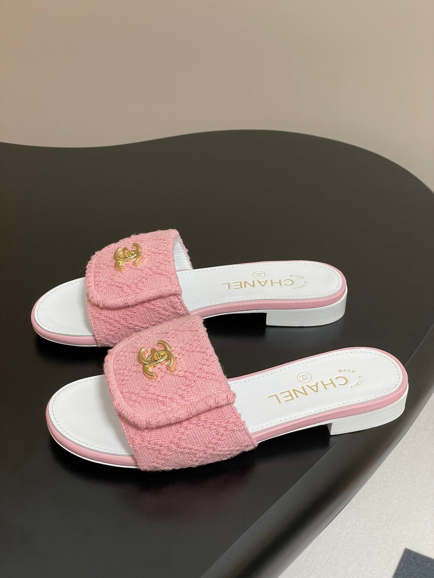 CC 25S Buckle Bag Mule Pink Fabric White Sheepskin 247599