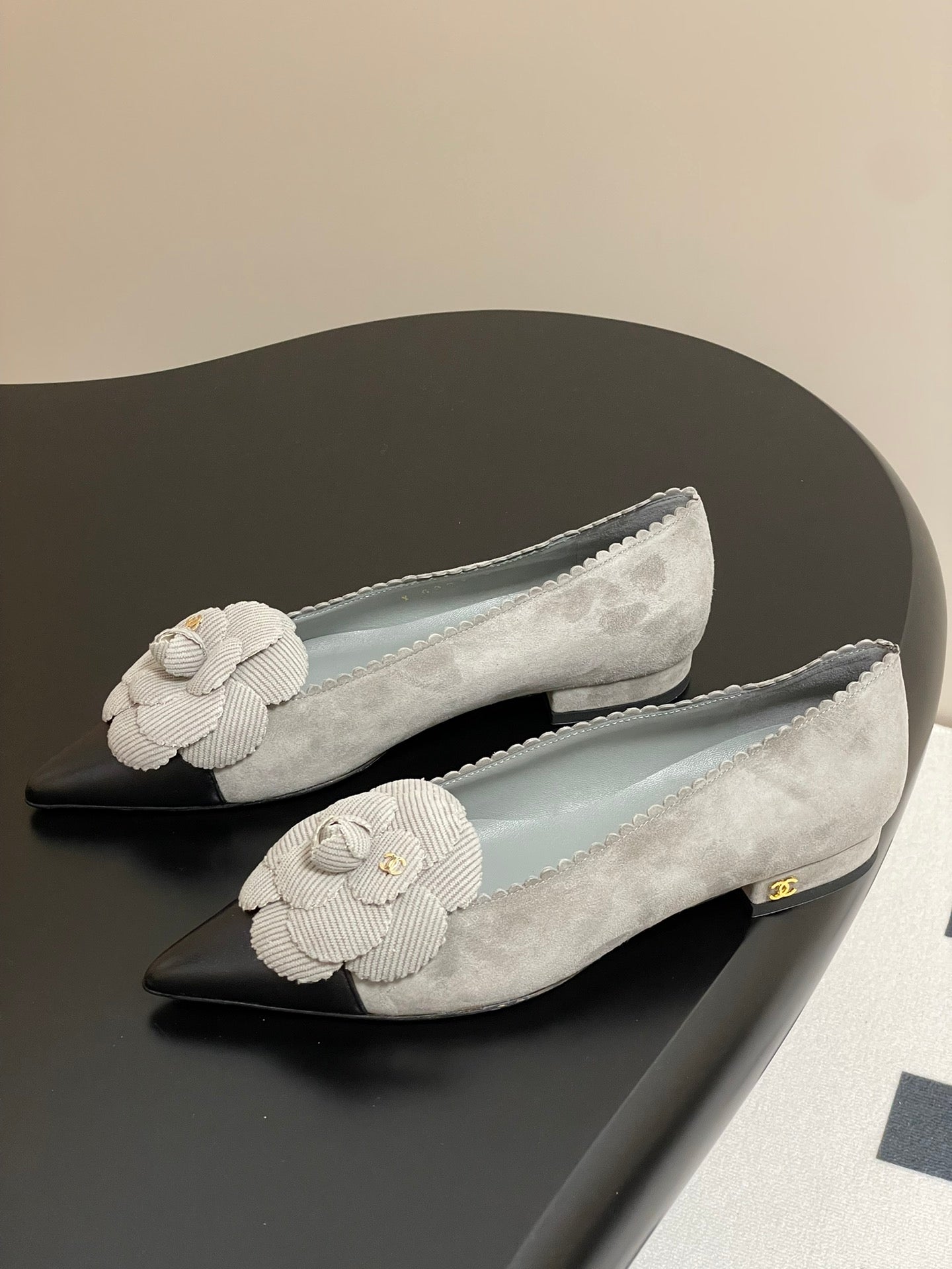 CC 25C Classic Camellia Pointed High Heels Flat 15mm Grey Suede 247607