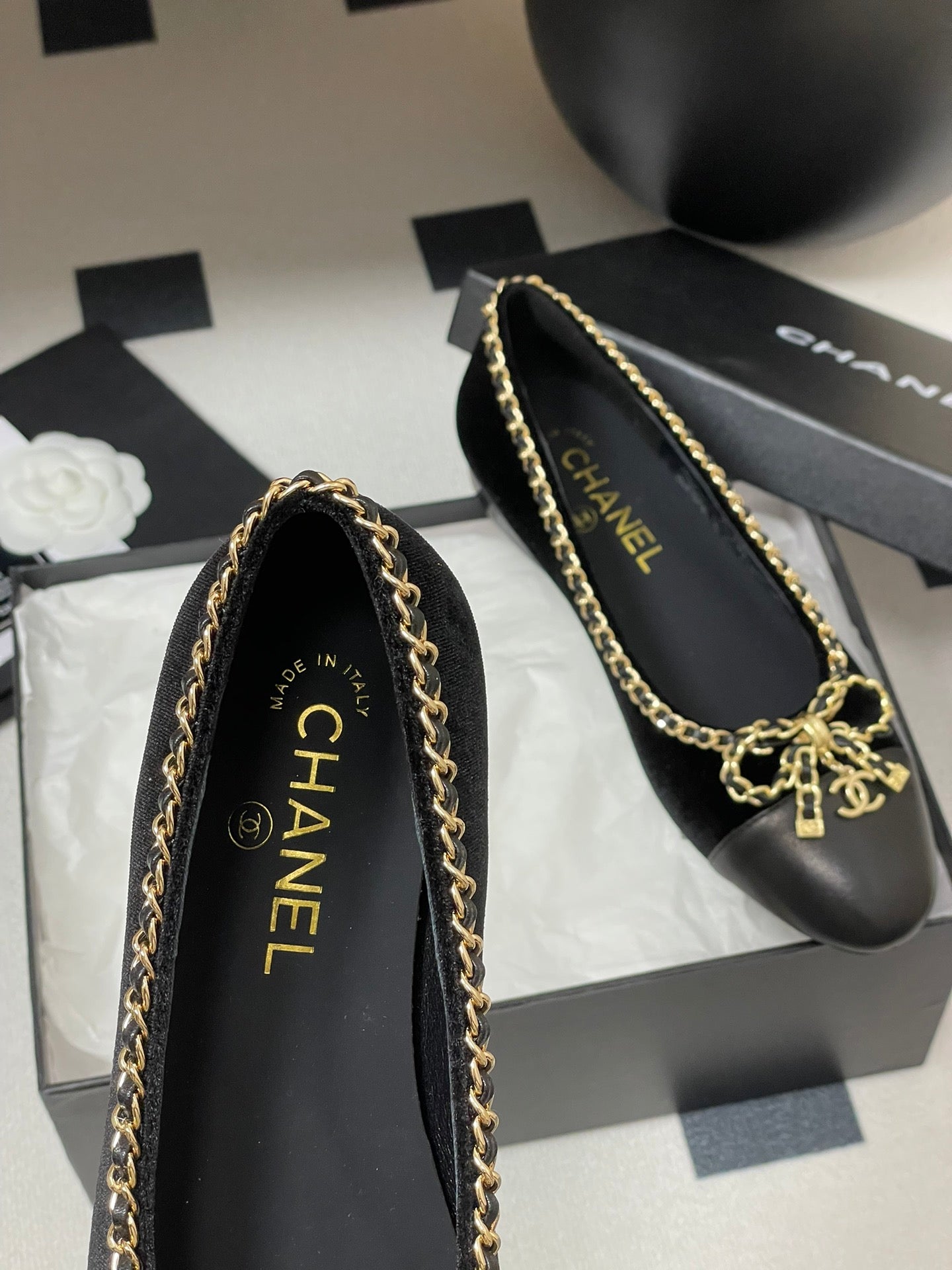 CC 25S 20mm Chain Bow Single Flat Black Velvet Sheepskin 247652
