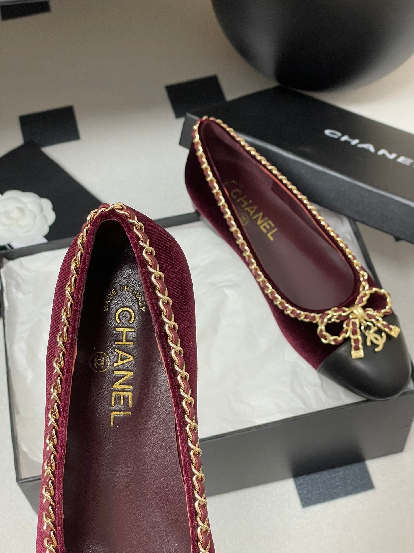 CC 25S 20mm Chain Bow Single Flat Burgundy Velvet Black Sheepskin 247653