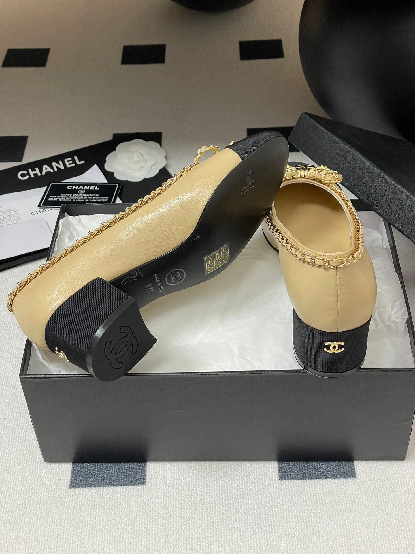 CC 25S 60mm Chain Bow Single Pumps Beige Sheepskin Black Grosgrain 247662