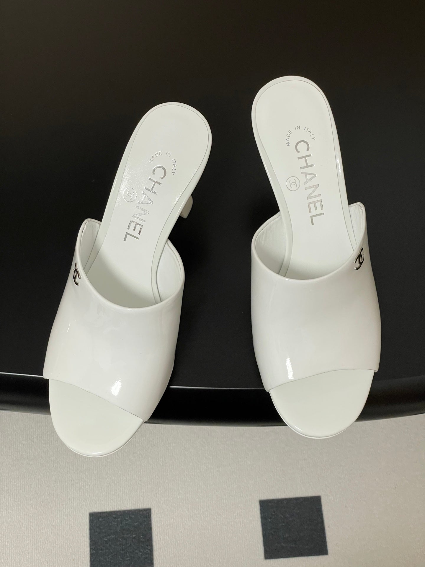 CC 26 Fish Mouth Honey High Heel Slippers 85mm White Patent Leather 319759