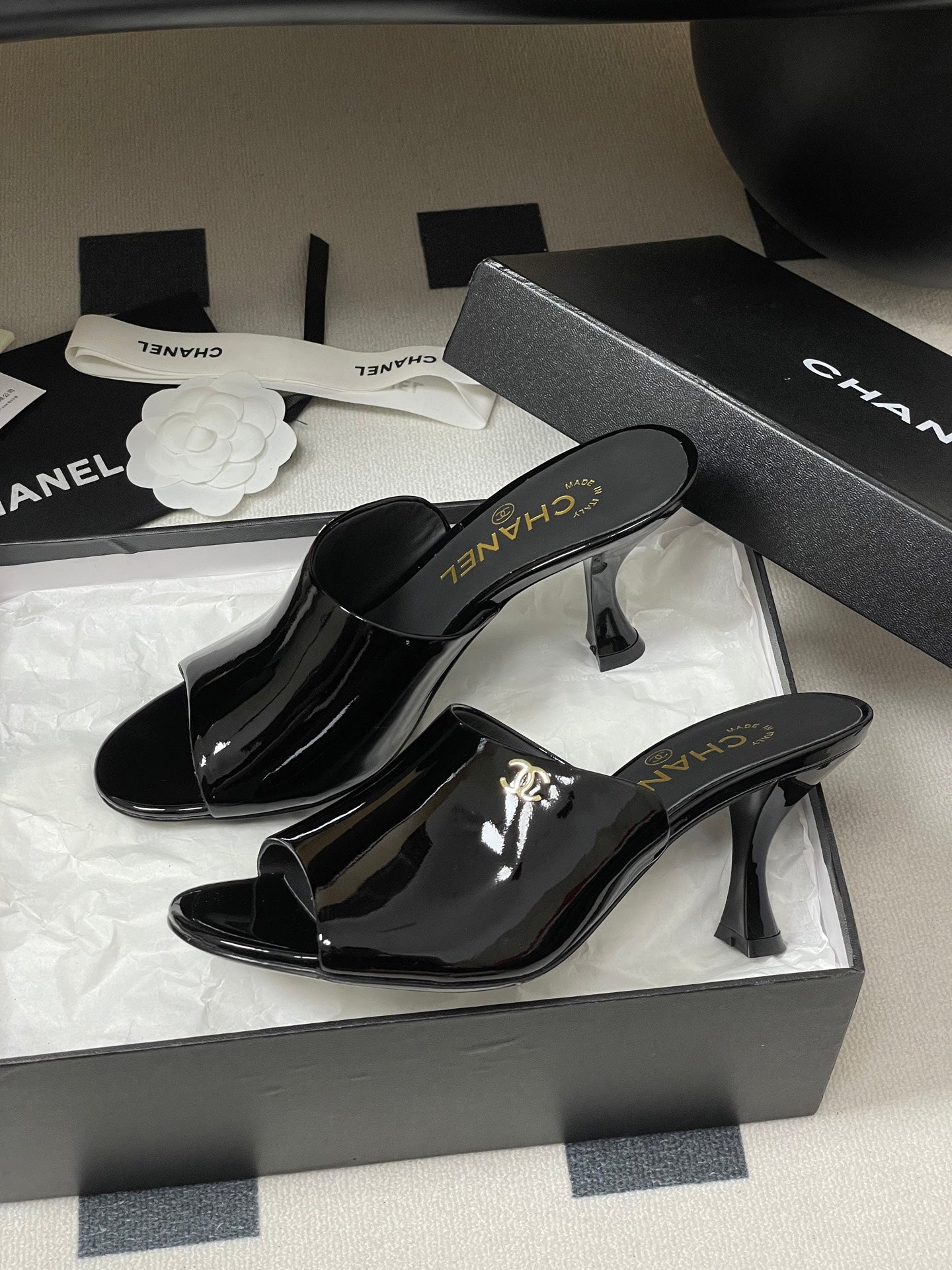 CC 26 Fish Mouth Honey High Heel Slippers 85mm Black Patent Leather 319760
