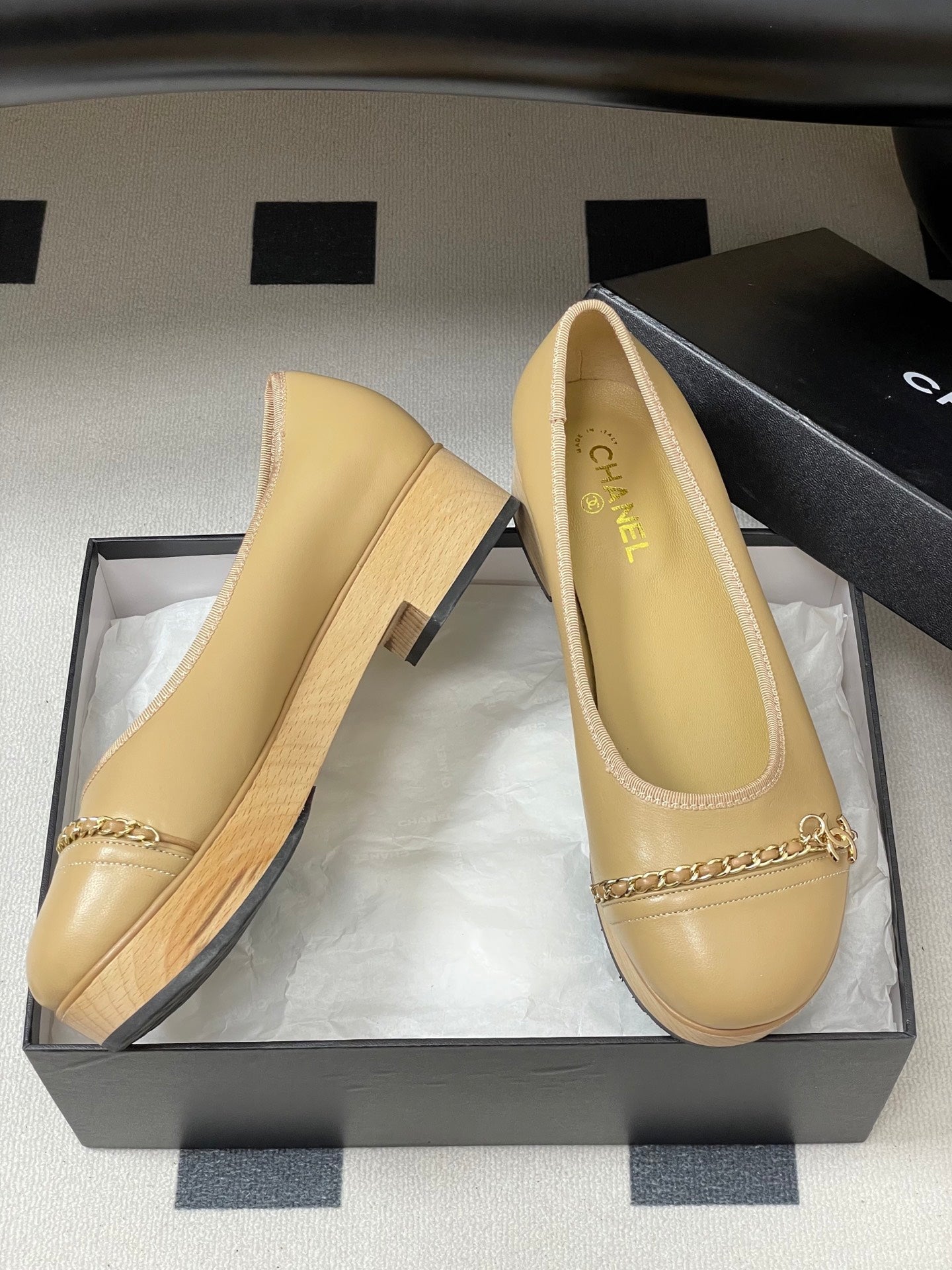 CC 25A Chain CC Thick-Soled Shoe 40mm Beige Sheepskin 393954