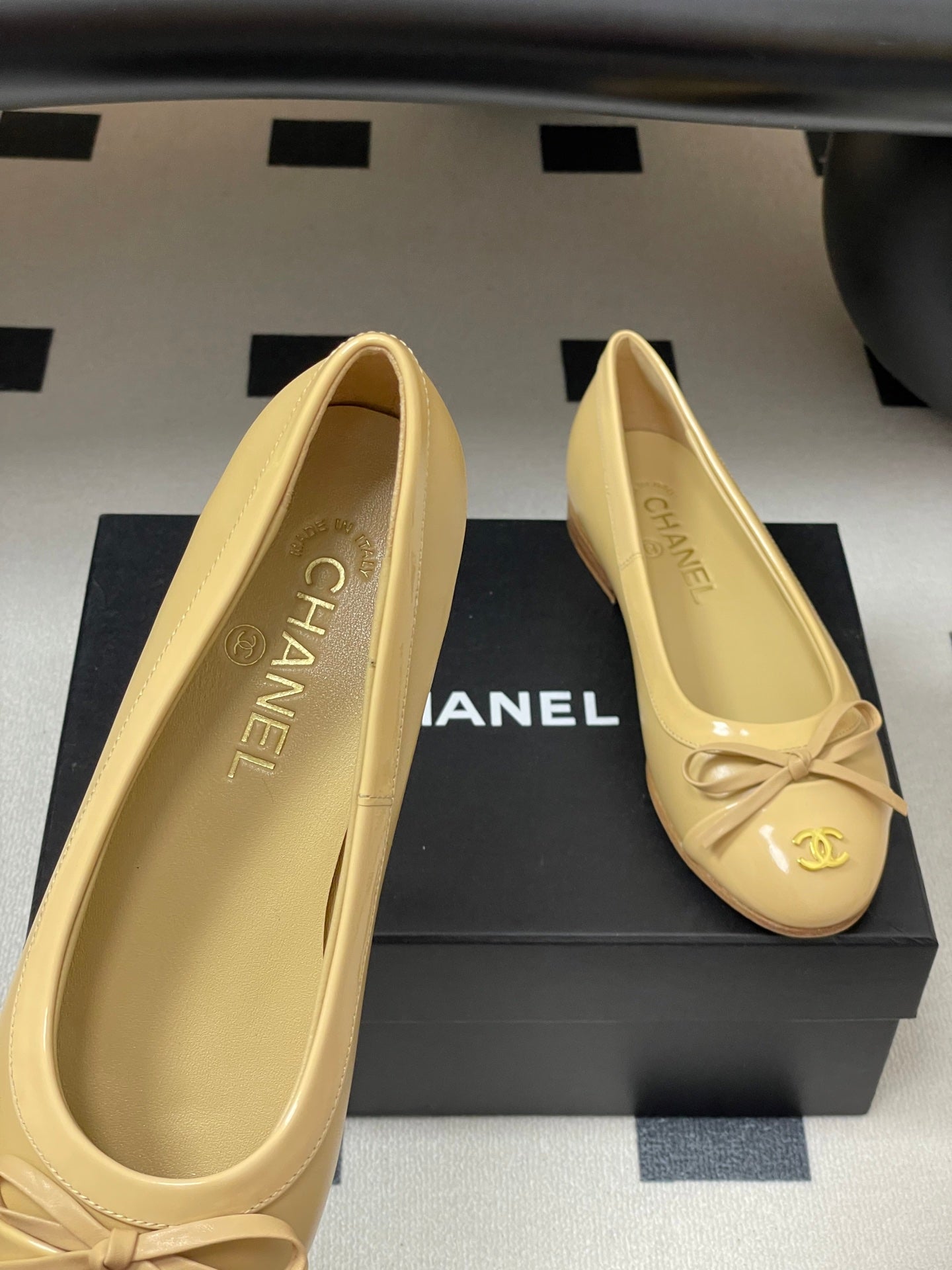 CC 25A Small Bow Ballet Flats Beige Sheepskin 393965