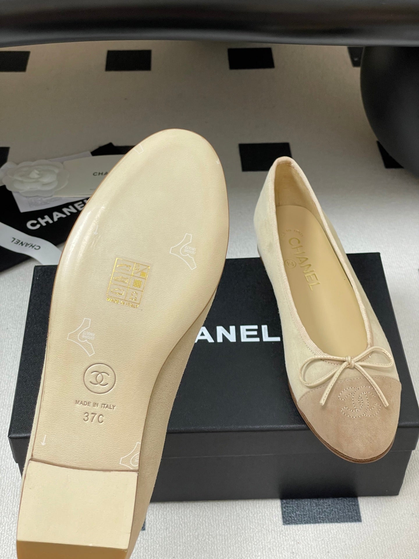 CC 25 Ballet Flat Beige Suede 393997